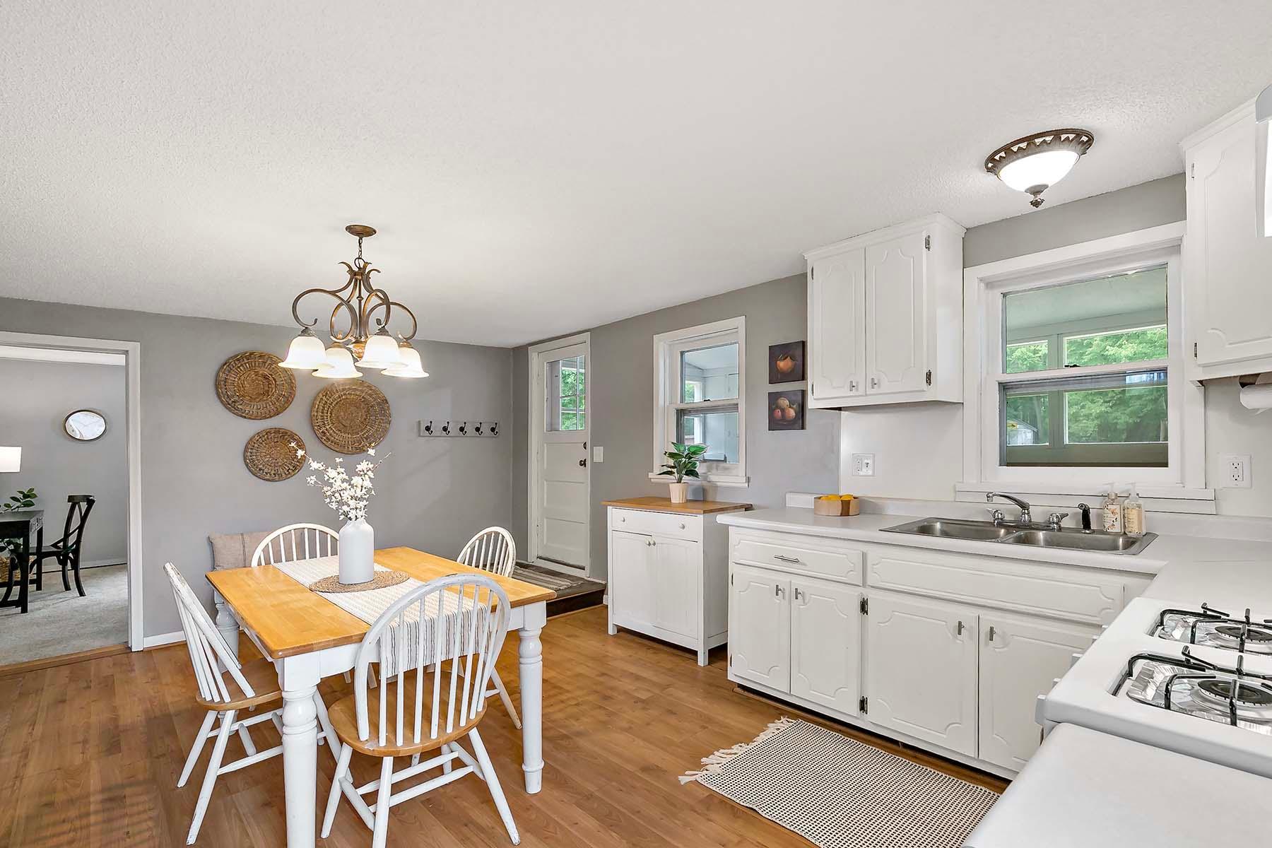 24557 Chippendale Avenue W