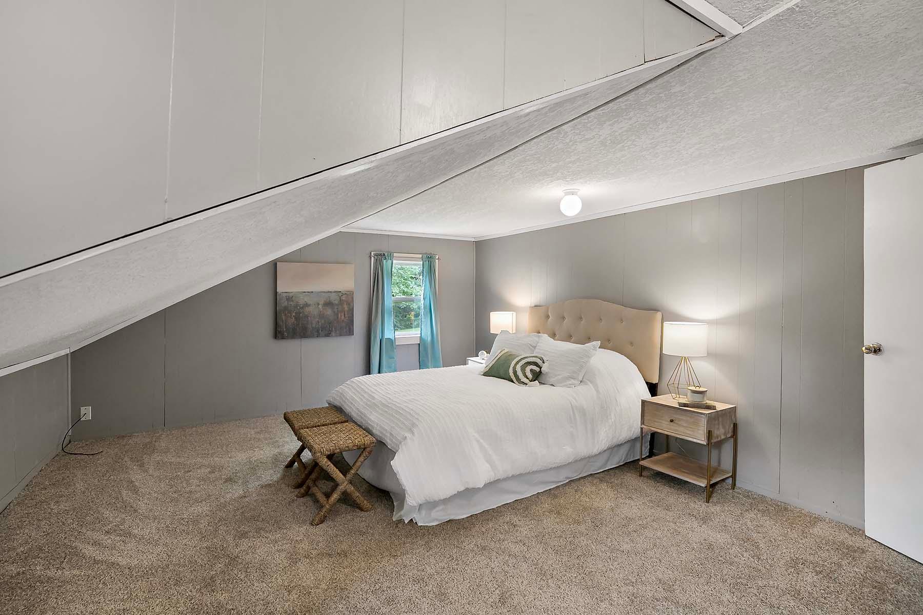 24557 Chippendale Avenue W