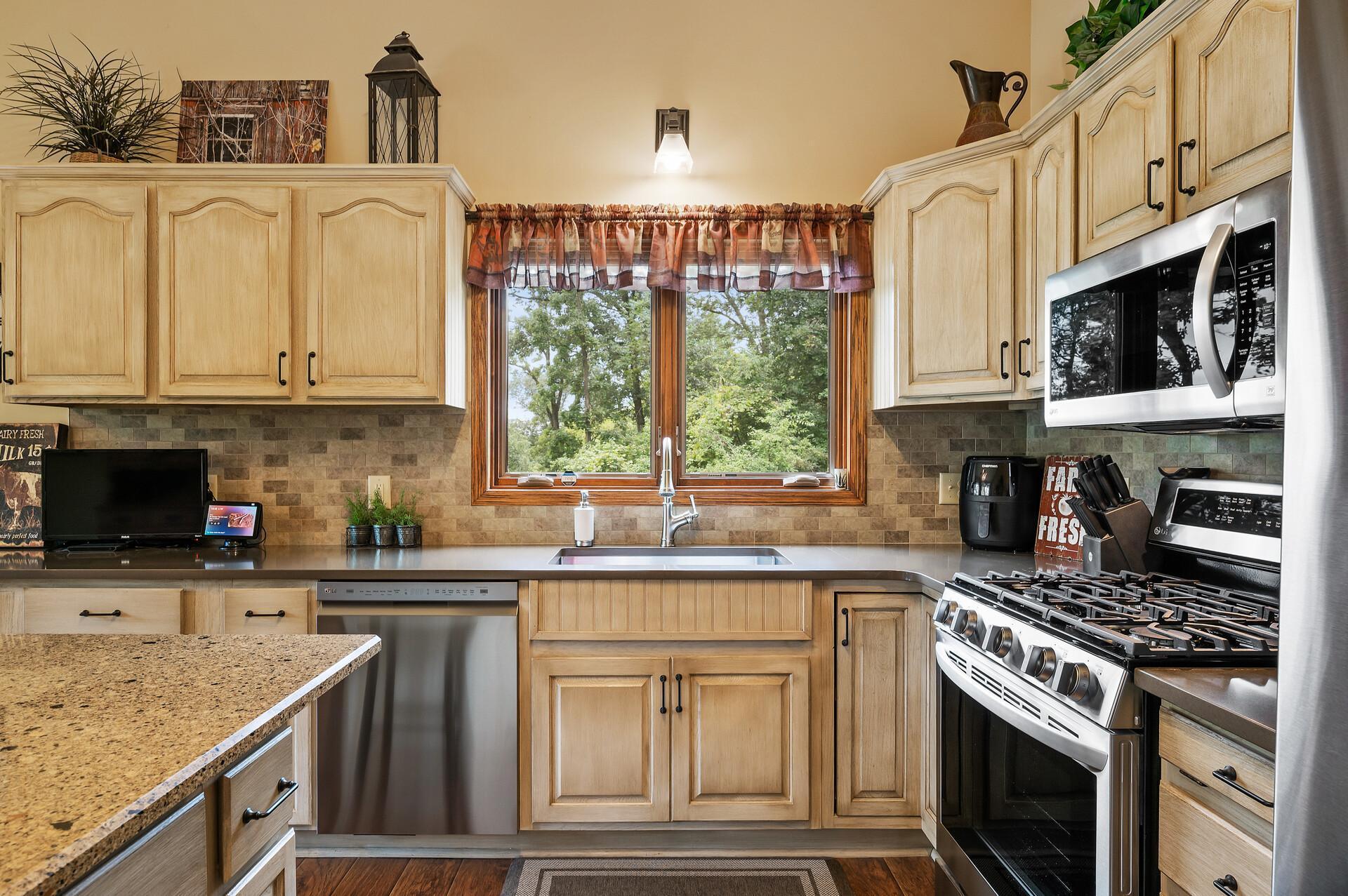 21715 Quincy Street NE