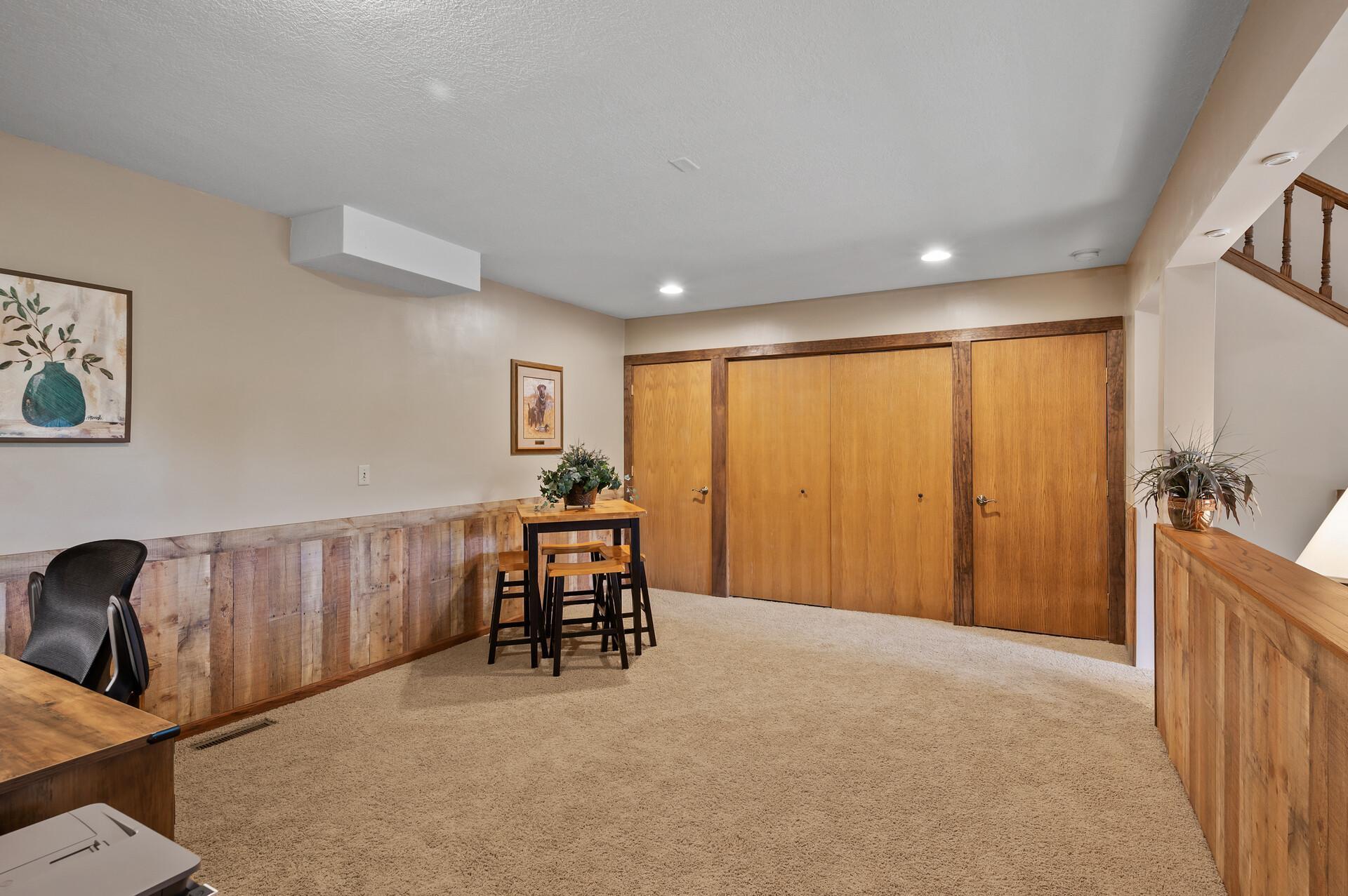 21715 Quincy Street NE