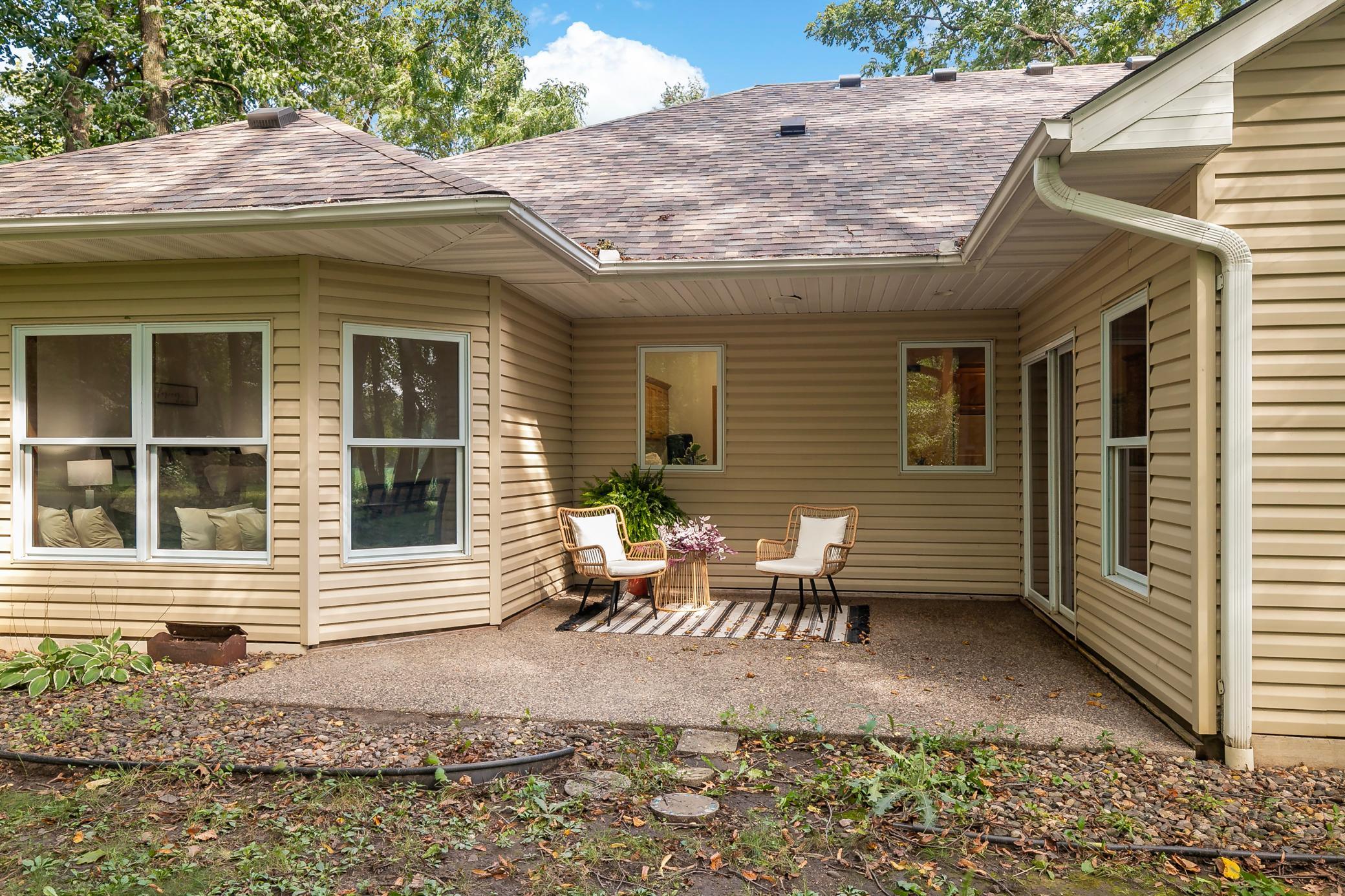 24579 Chippendale Avenue W