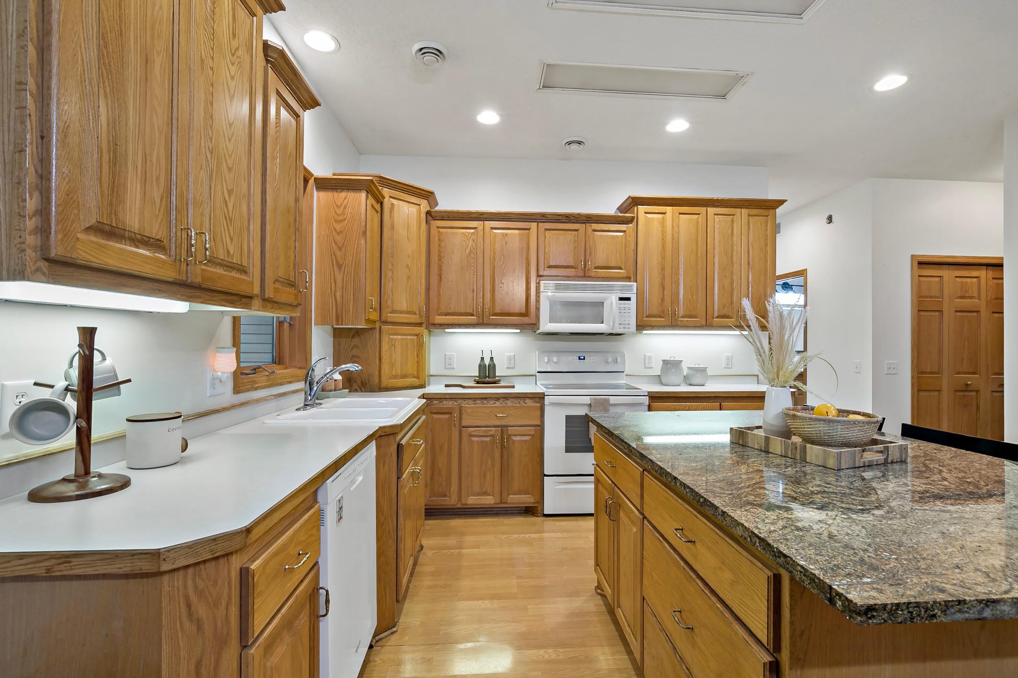 24579 Chippendale Avenue W