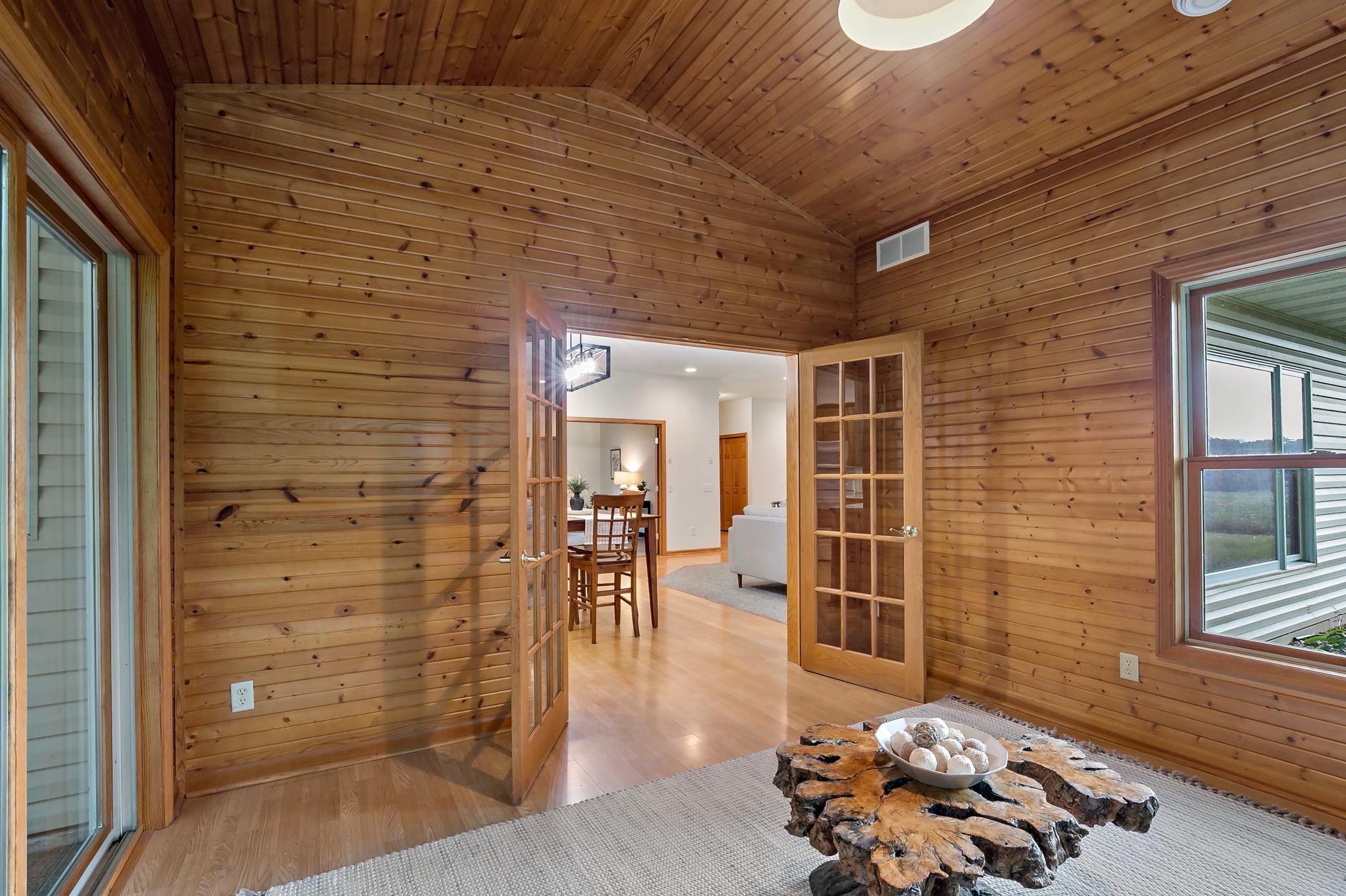 24579 Chippendale Avenue W