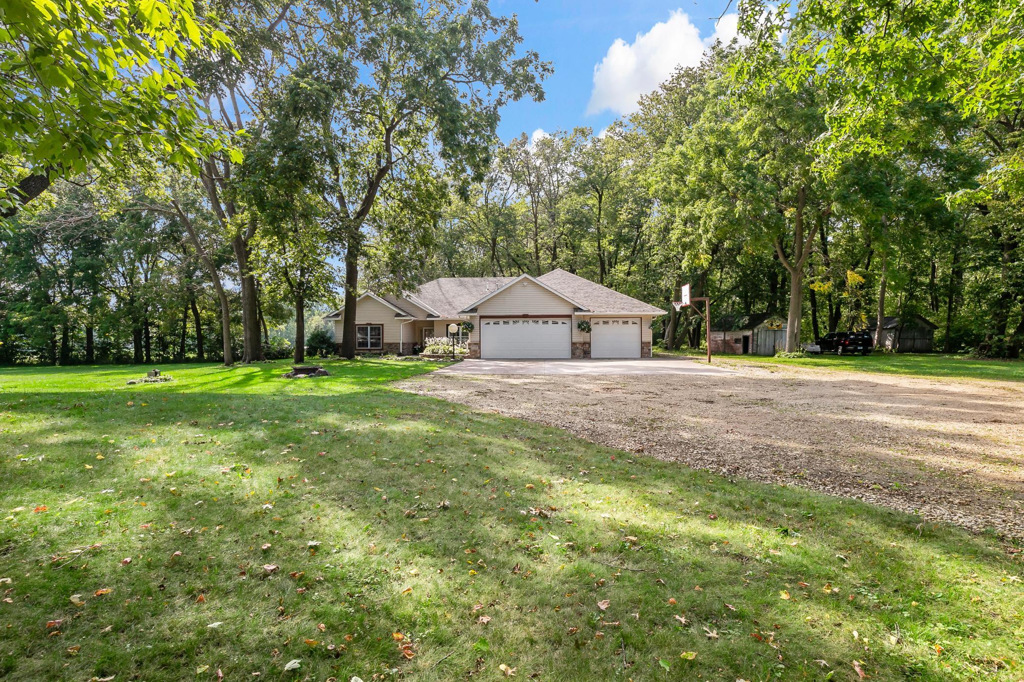 24579 Chippendale Avenue W