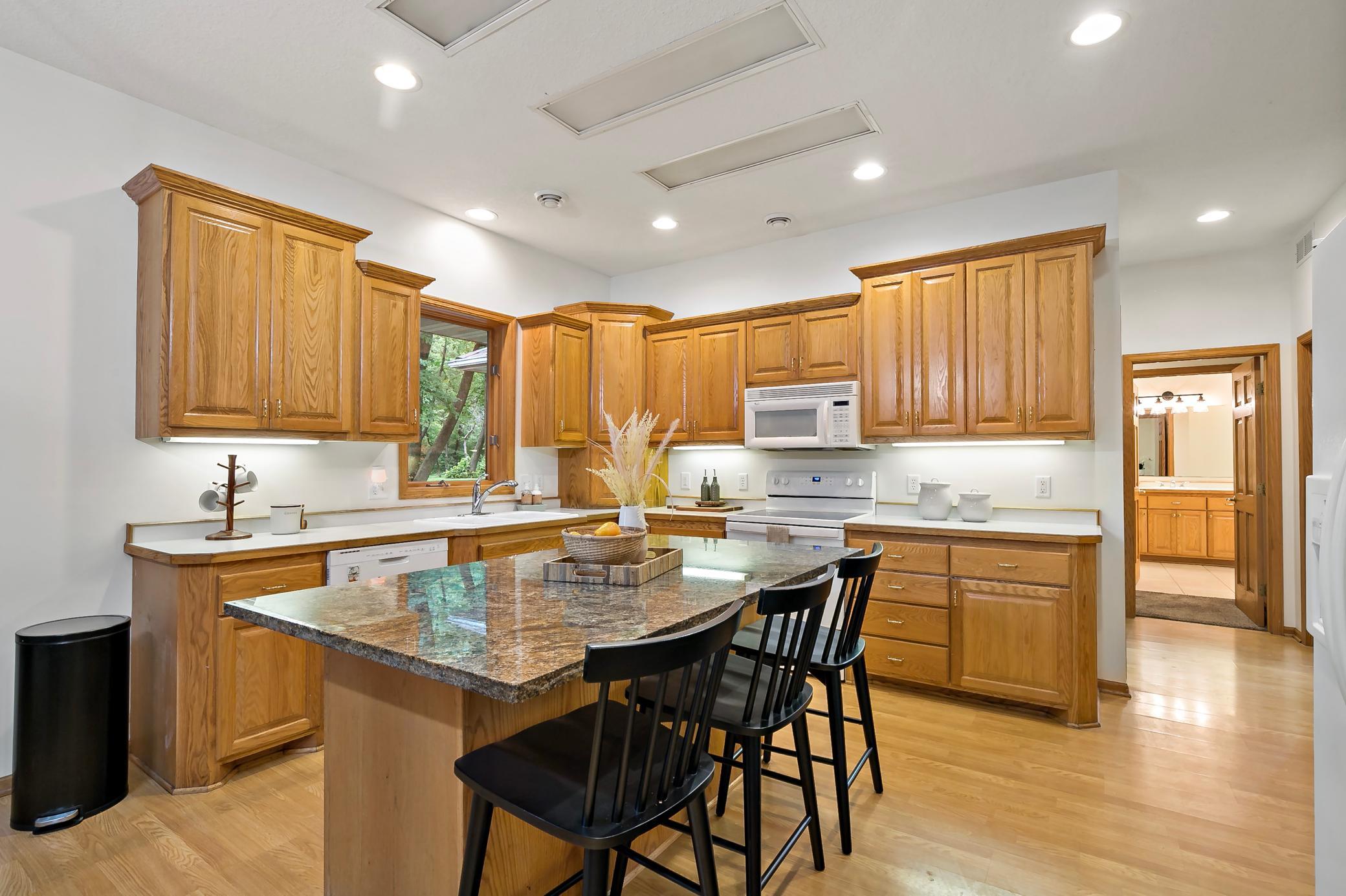 24579 Chippendale Avenue W