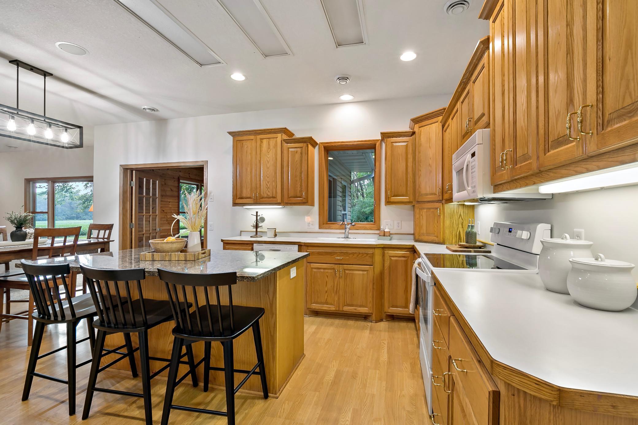 24579 Chippendale Avenue W