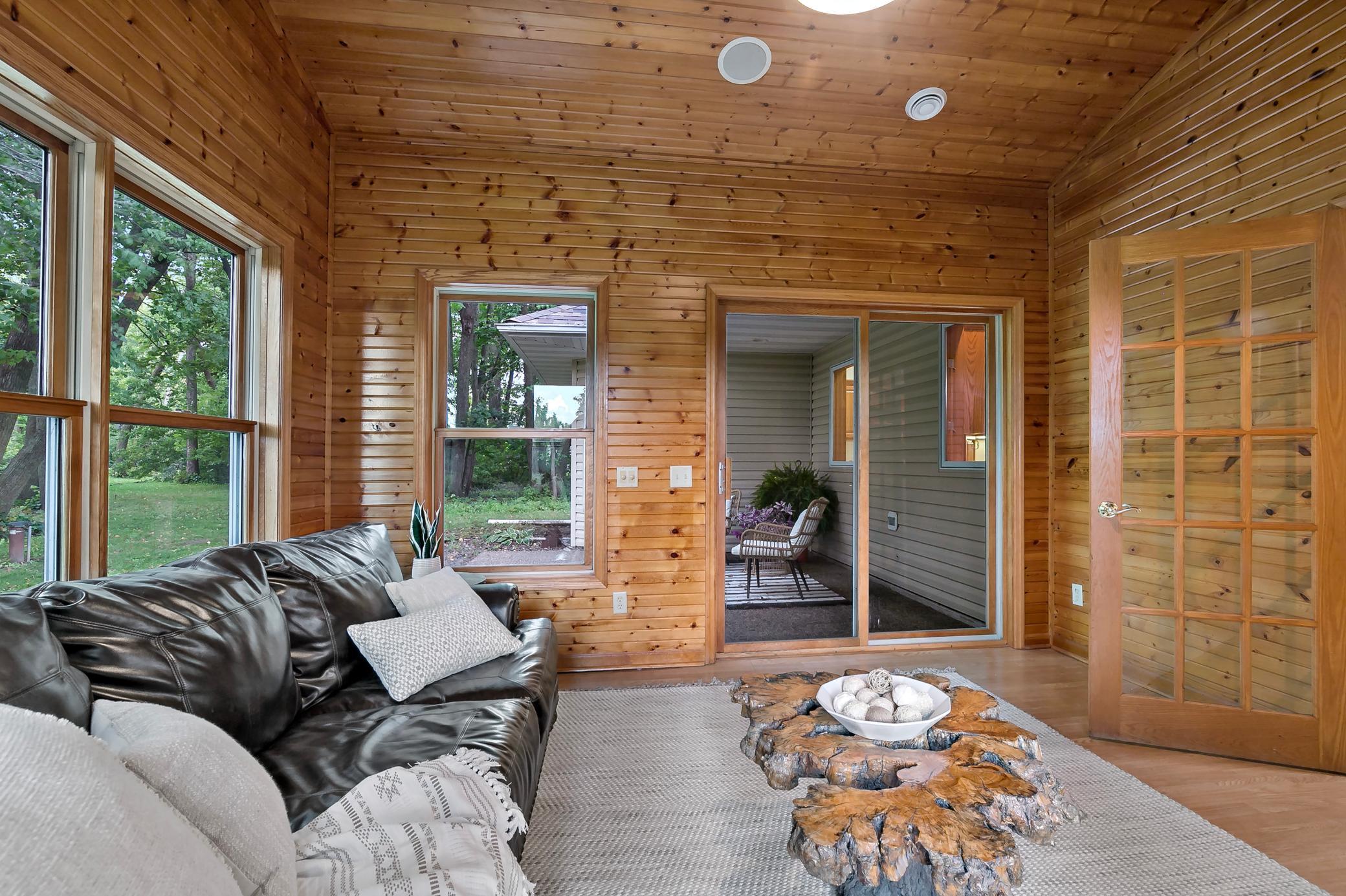 24579 Chippendale Avenue W