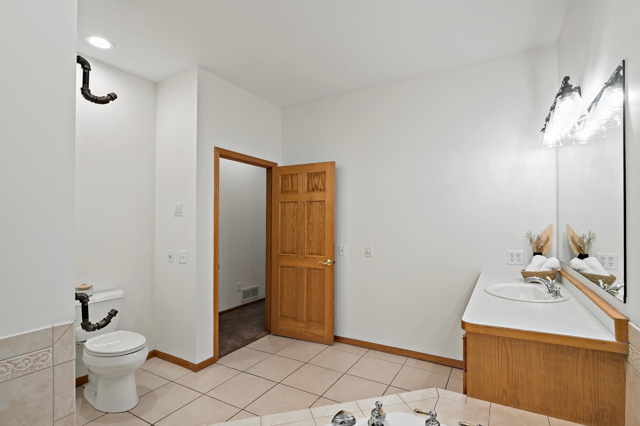 24579 Chippendale Avenue W