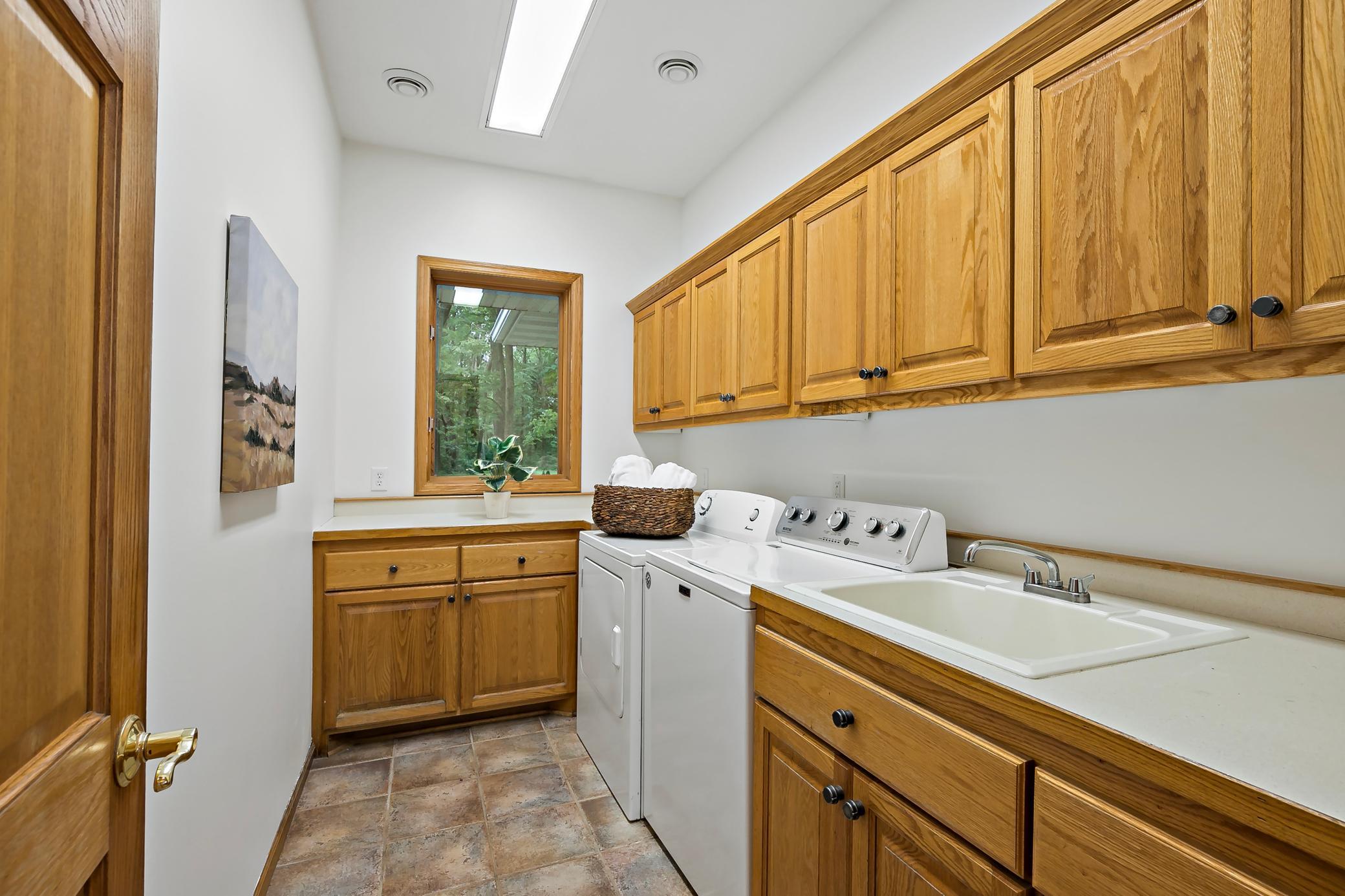 24579 Chippendale Avenue W