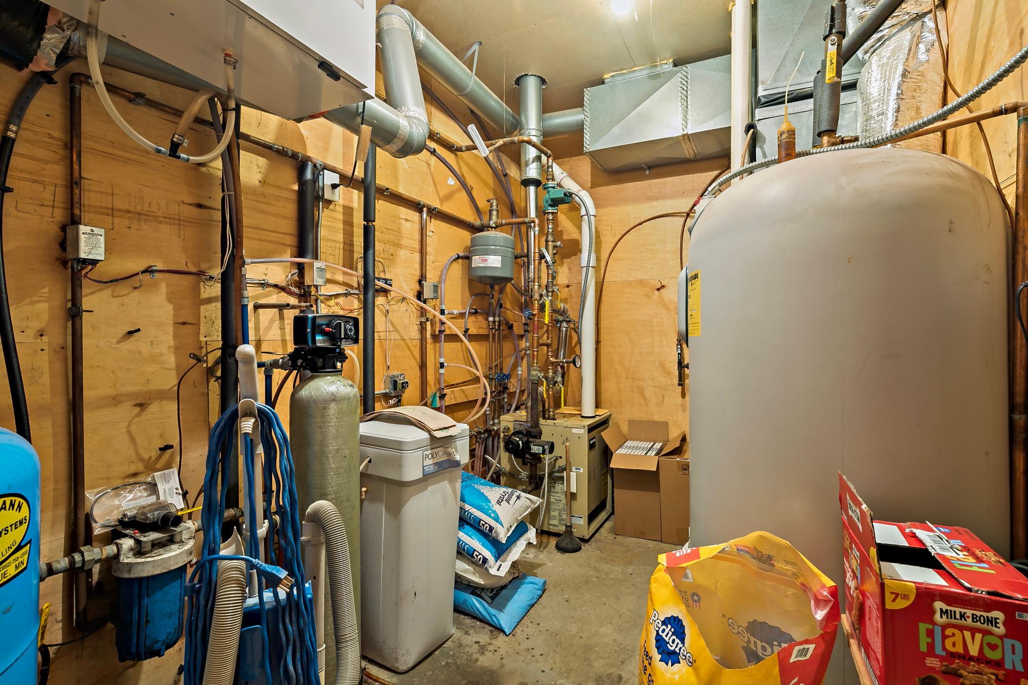 24579 Chippendale Avenue W