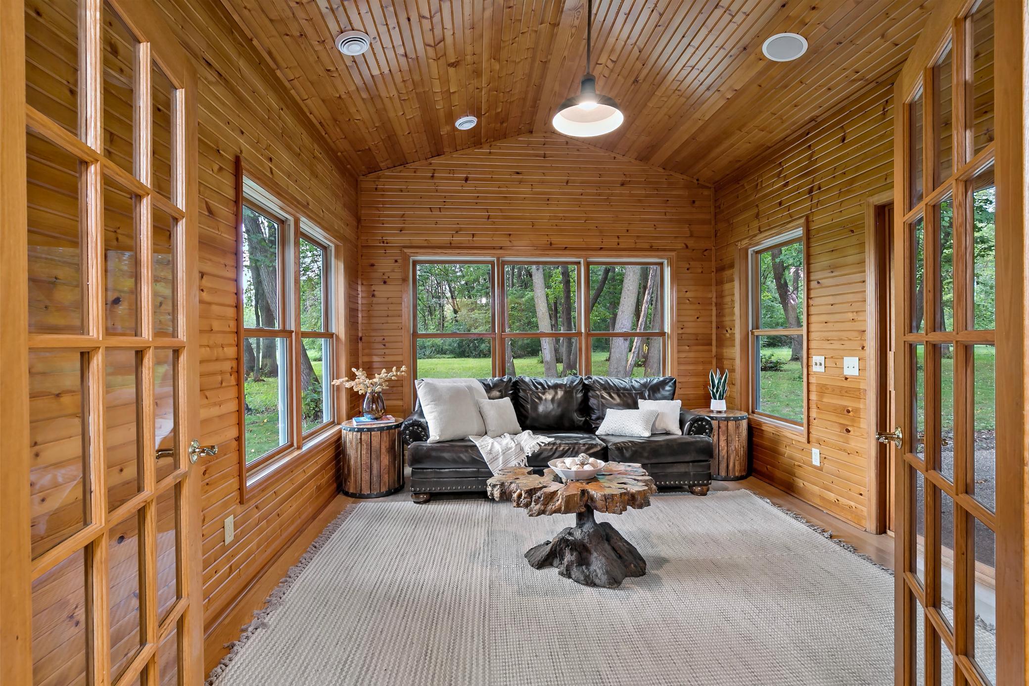 24579 Chippendale Avenue W