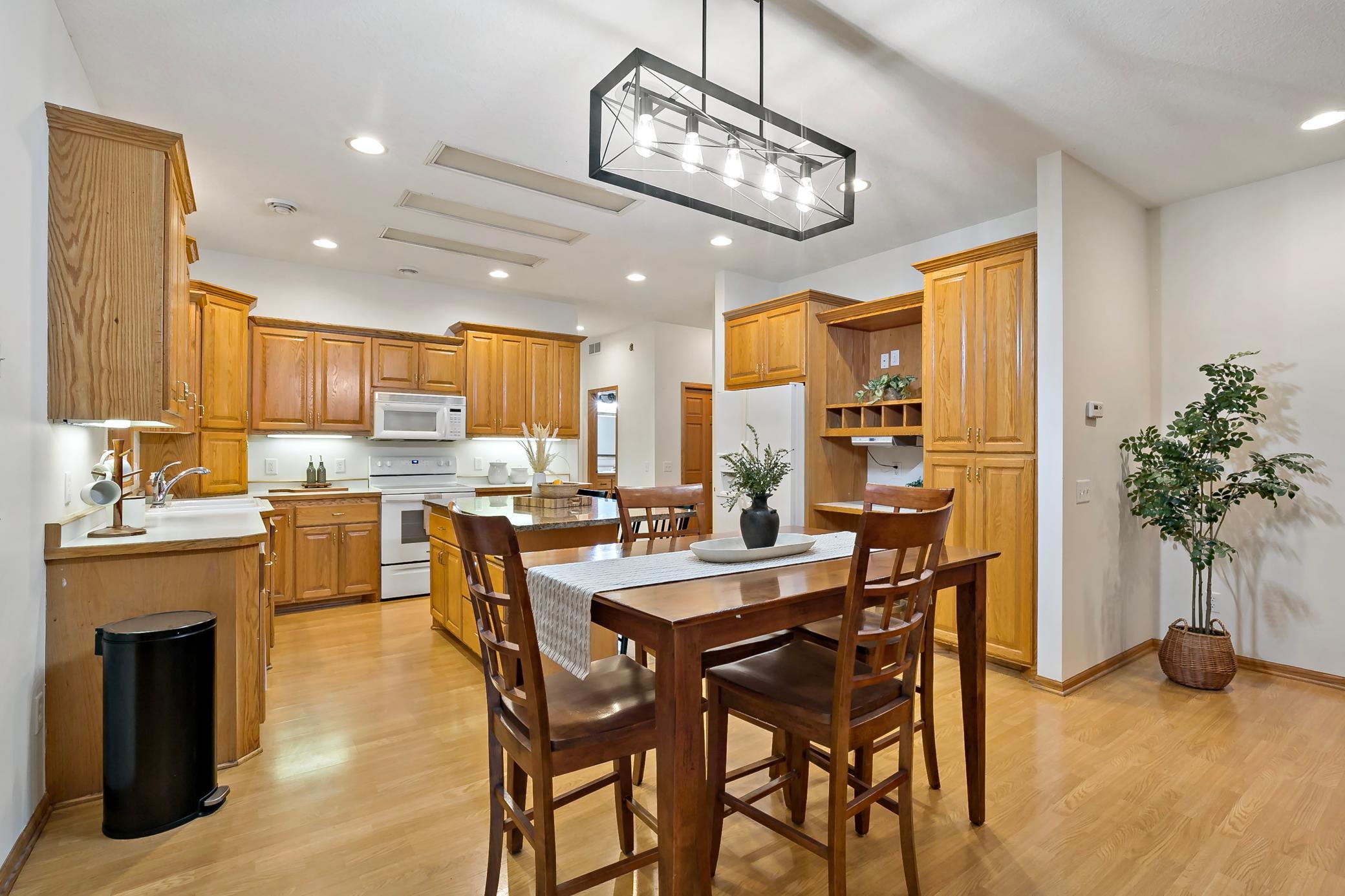 24579 Chippendale Avenue W