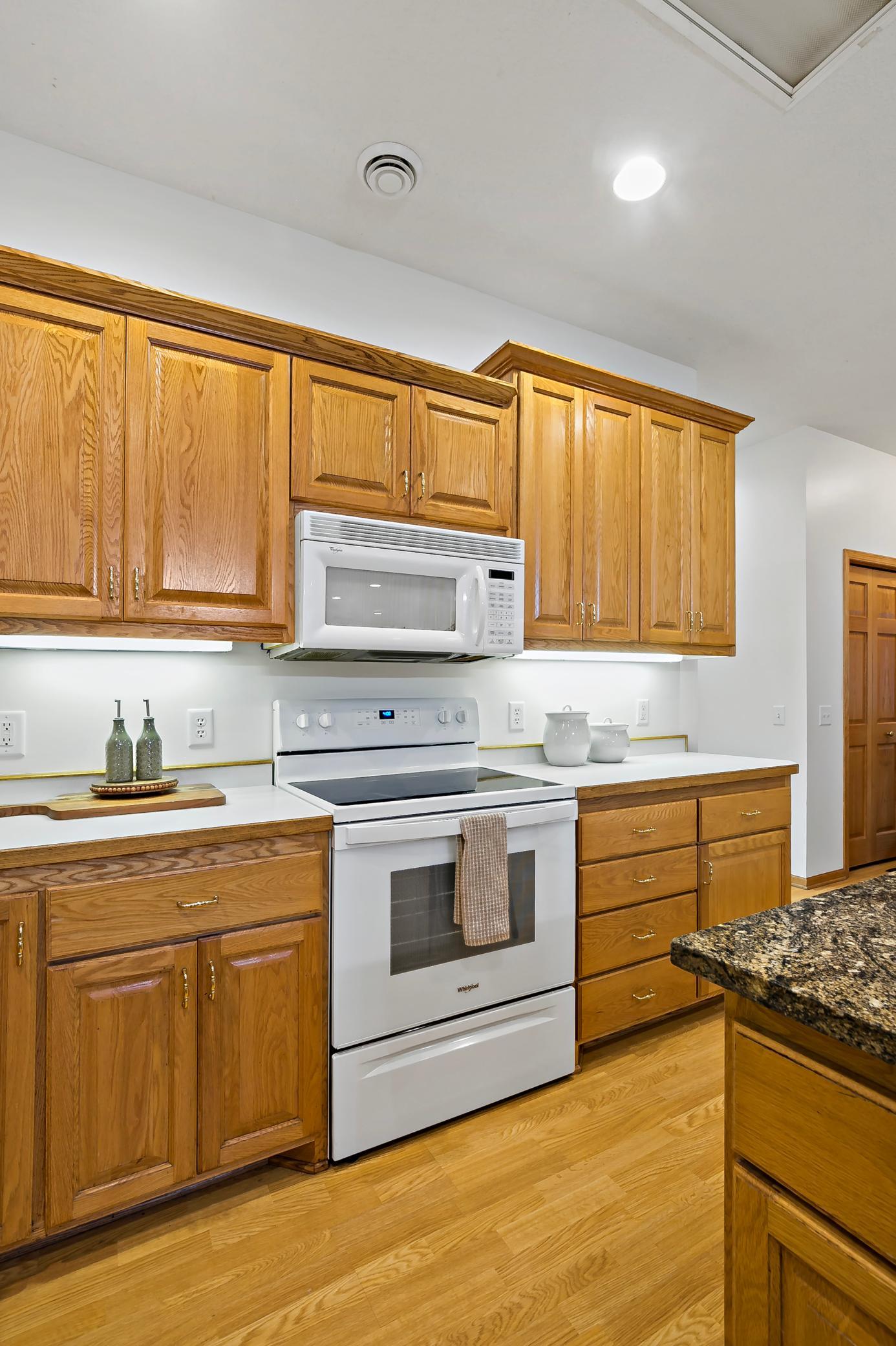 24579 Chippendale Avenue W