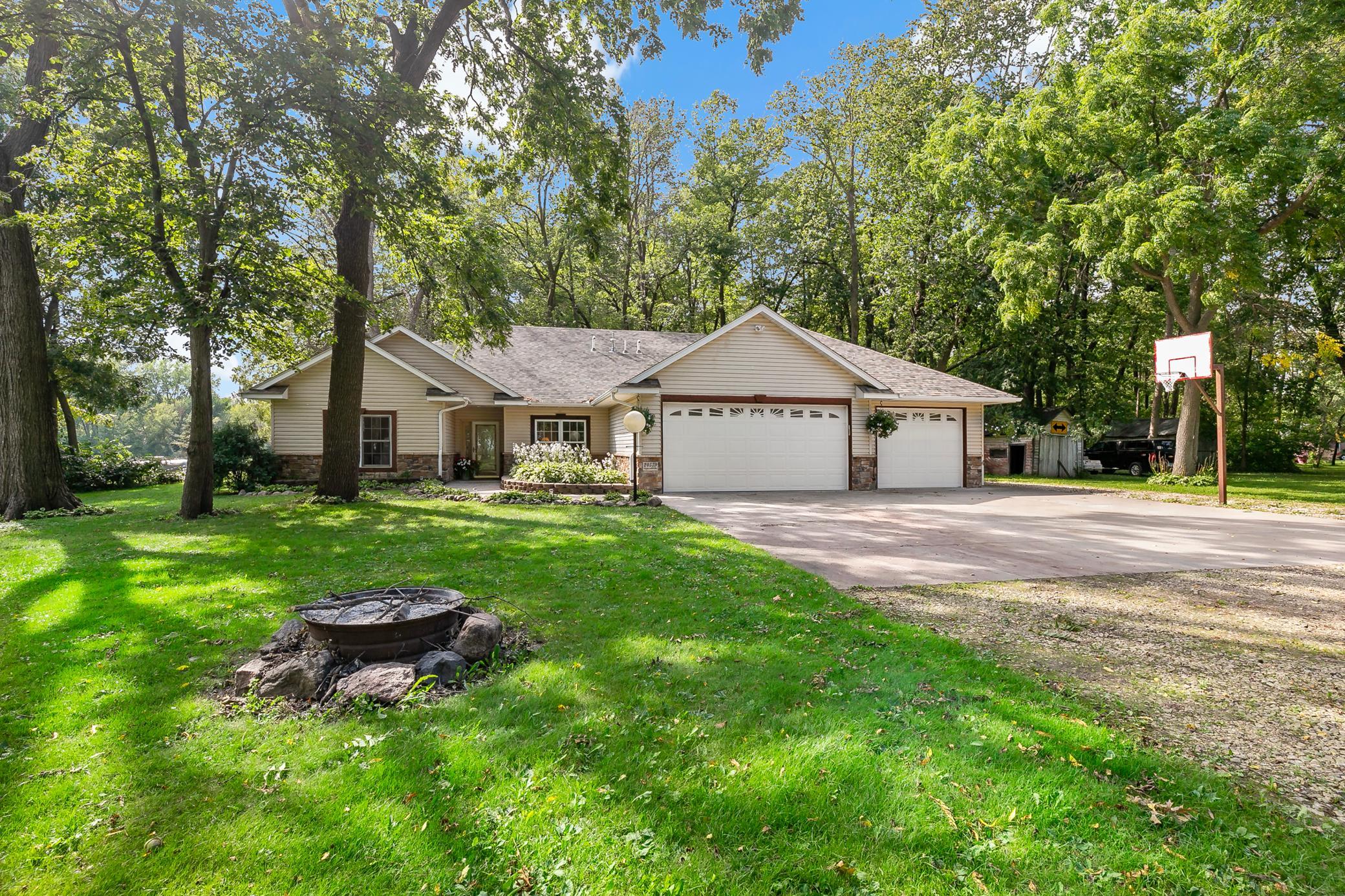 24579 Chippendale Avenue W