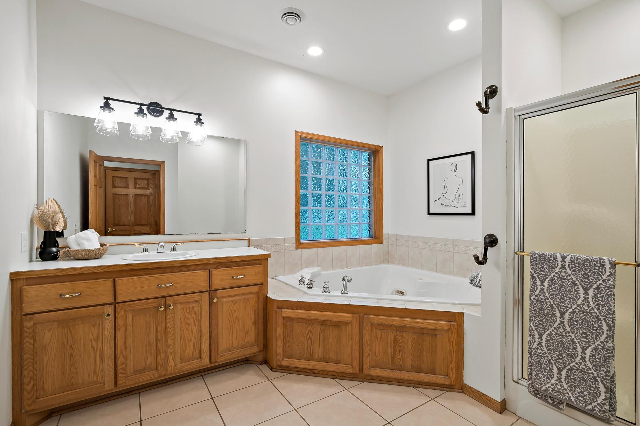 24579 Chippendale Avenue W