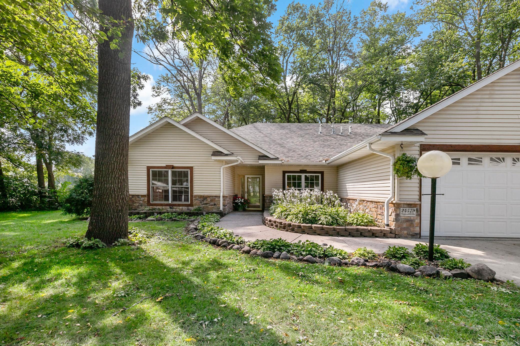 24579 Chippendale Avenue W