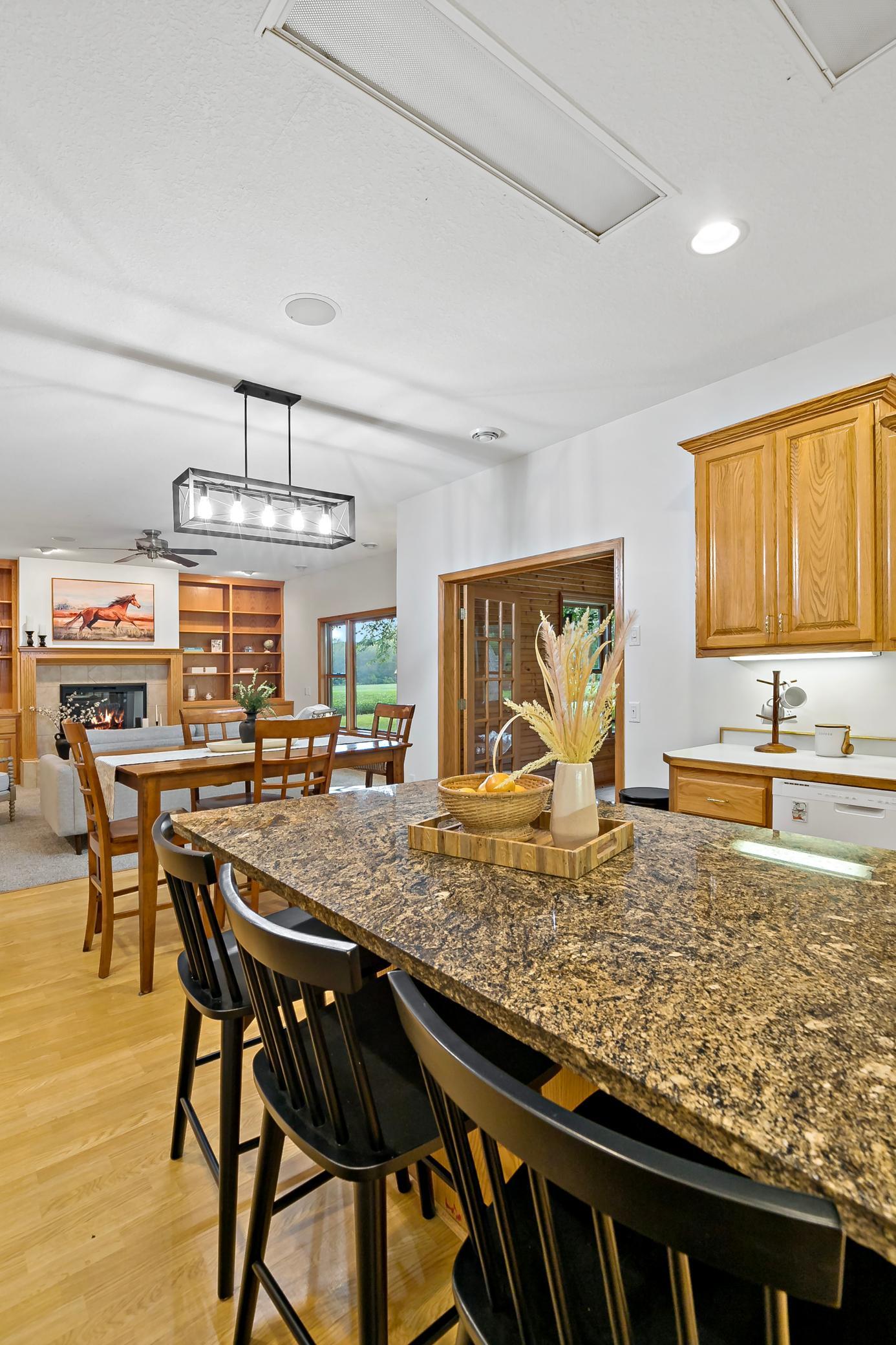 24579 Chippendale Avenue W