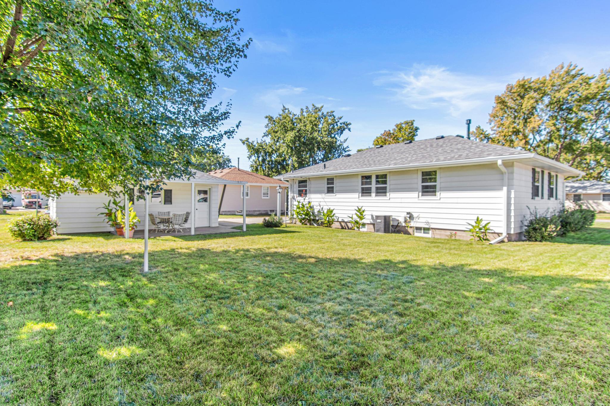 7106 Grimes Avenue N