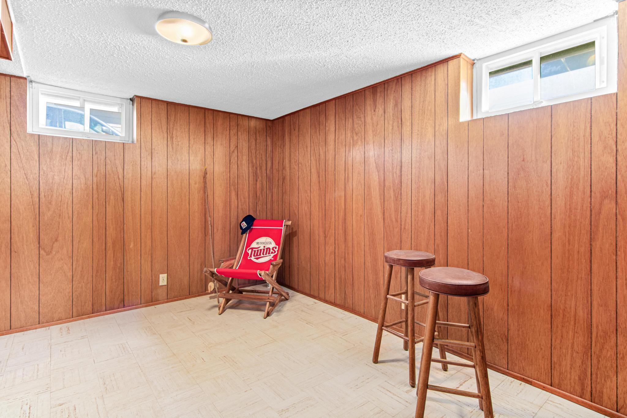 7106 Grimes Avenue N