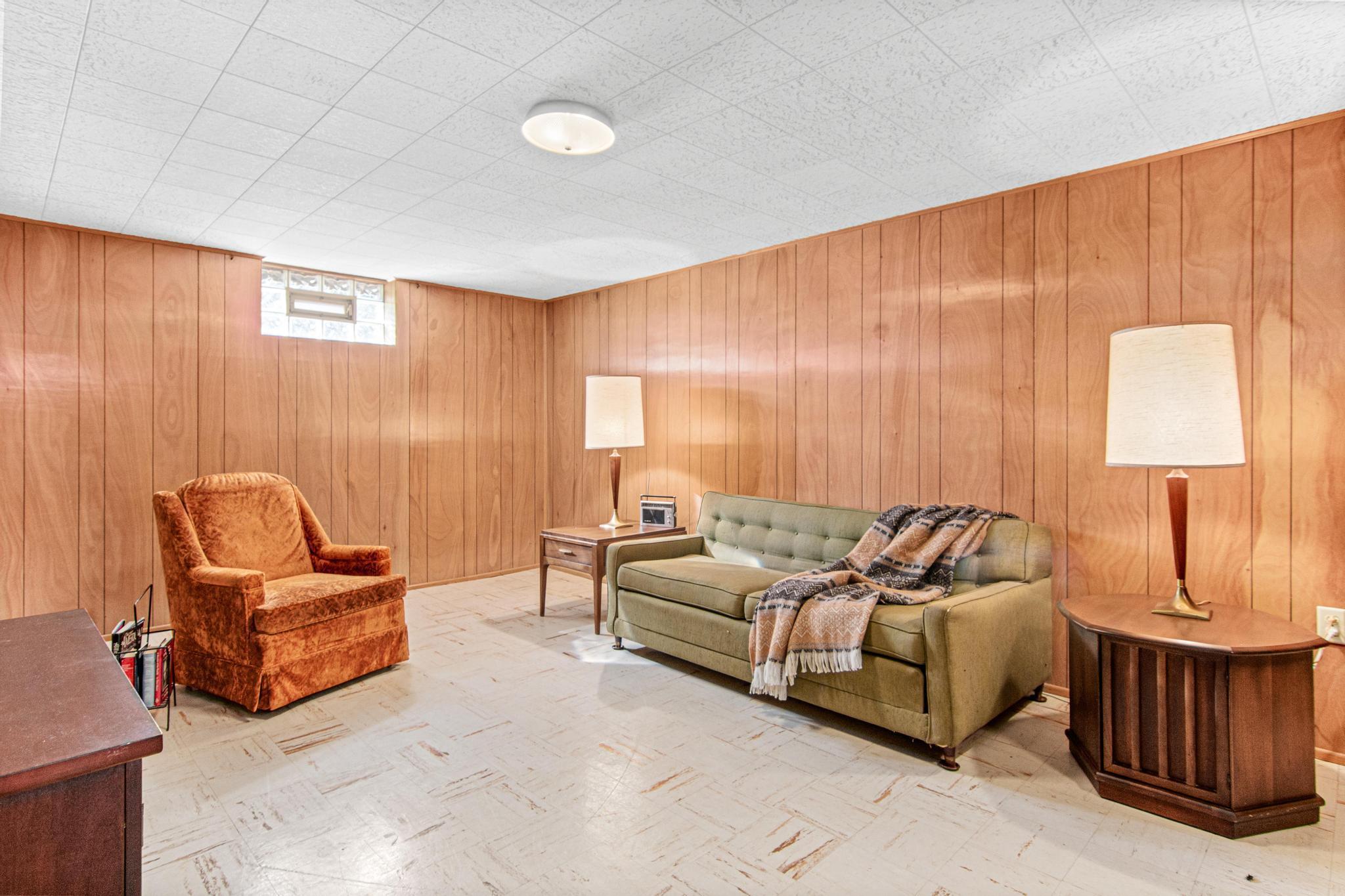 7106 Grimes Avenue N