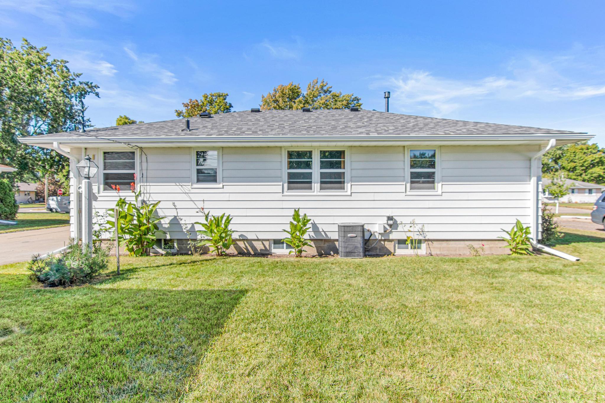 7106 Grimes Avenue N