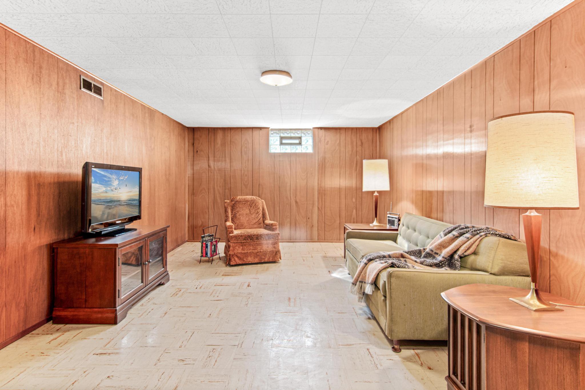 7106 Grimes Avenue N