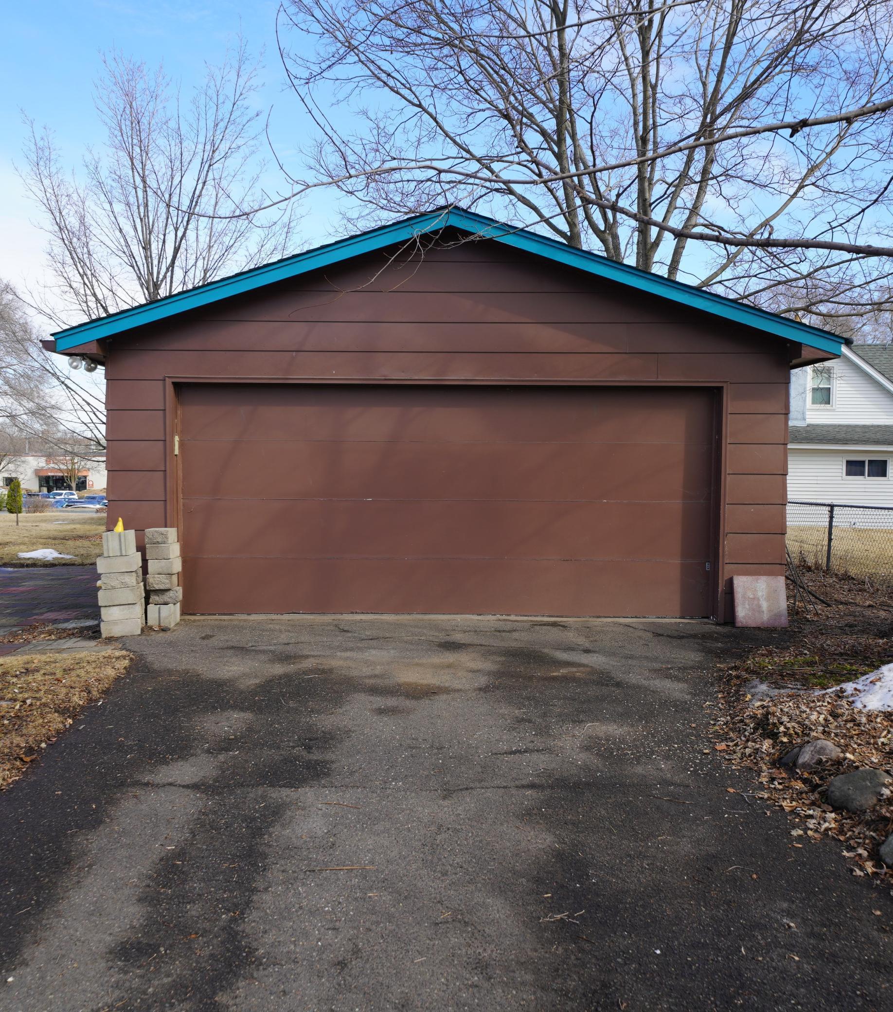 2715 Wingfield Avenue