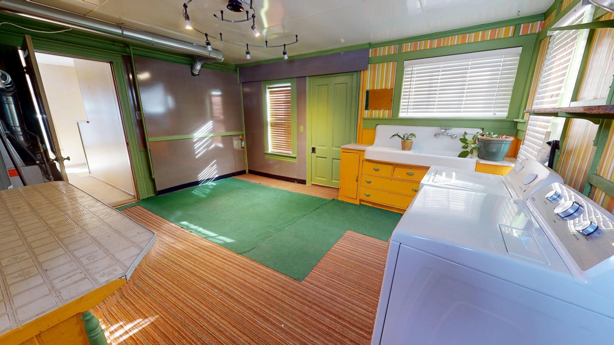 2715 Wingfield Avenue