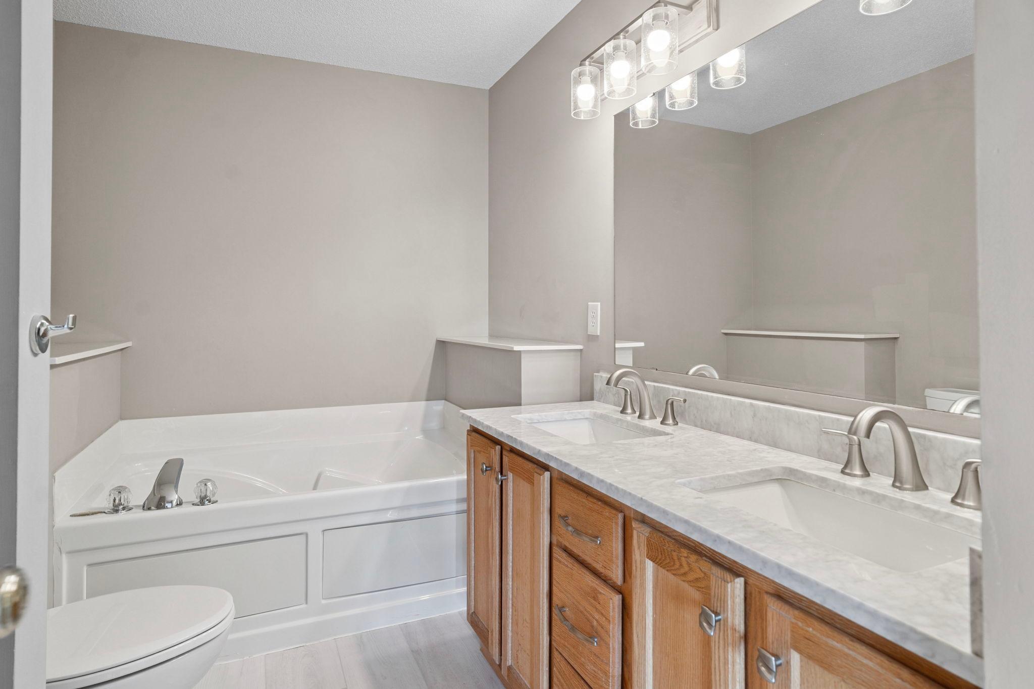 17884 Tyler Drive NW