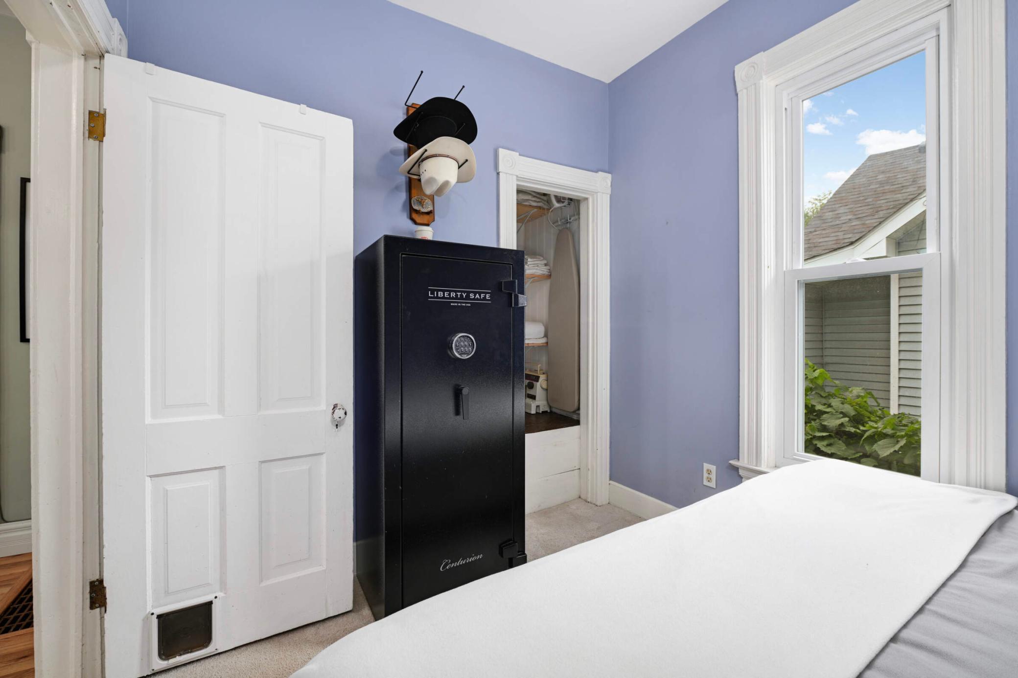 114 Congress Street W