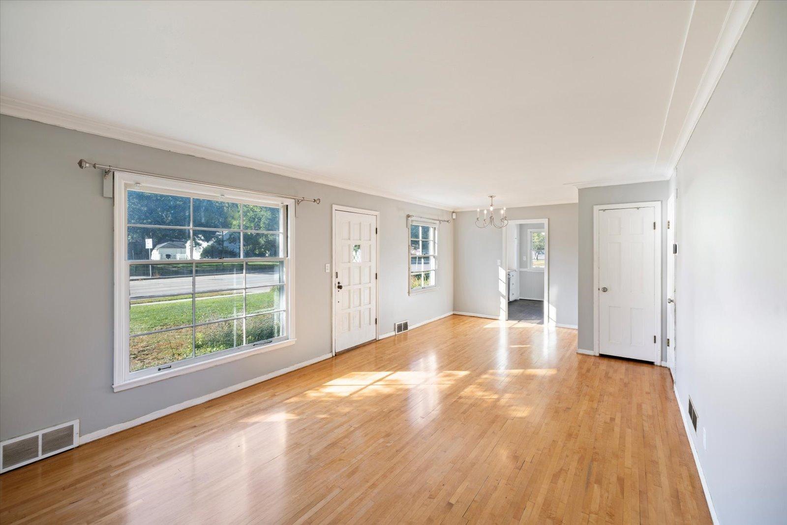 1445 Larpenteur Avenue W