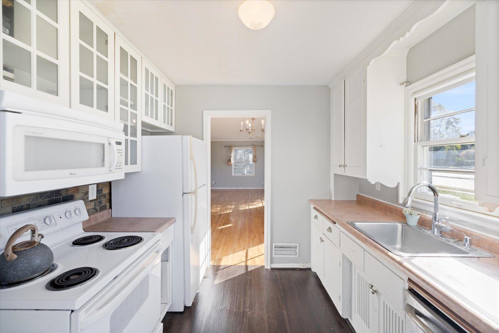 1445 Larpenteur Avenue W