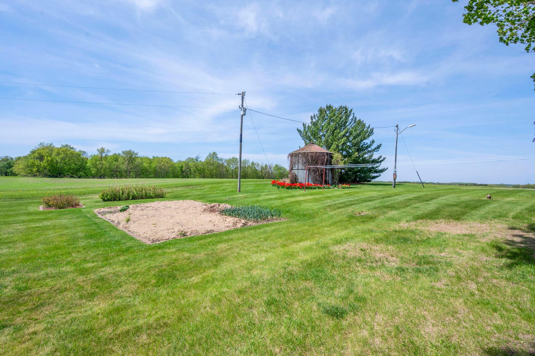 8711 County Road 7 NW