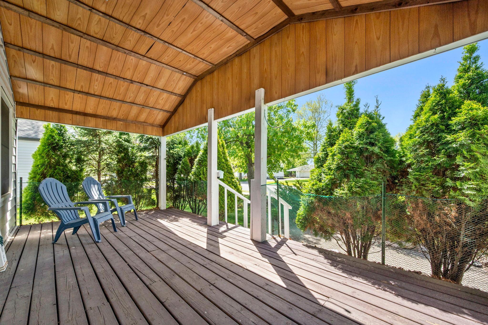 212 4th Avenue NE