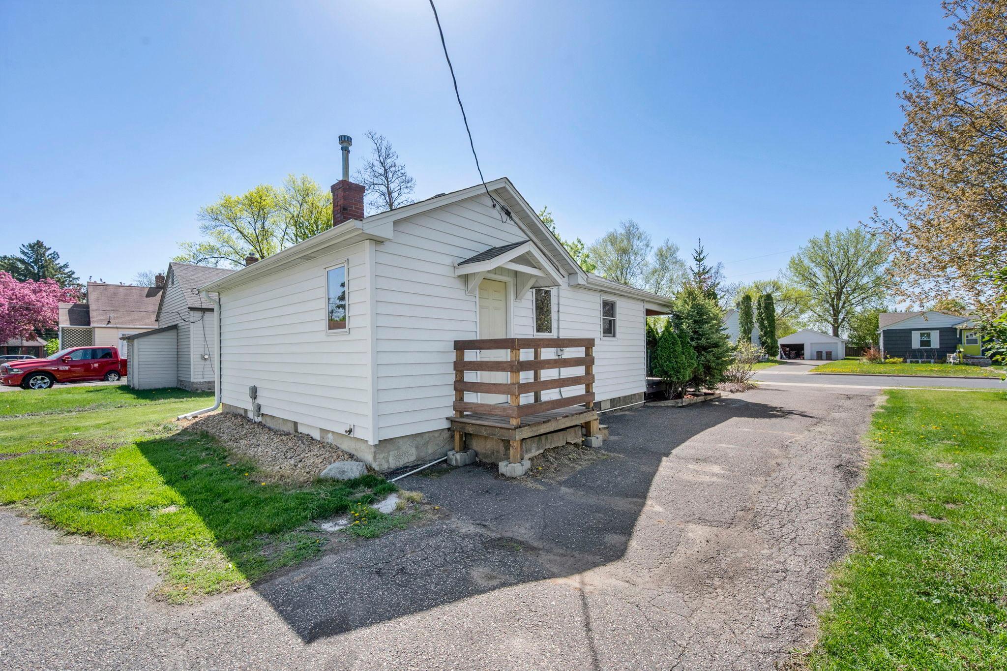 212 4th Avenue NE