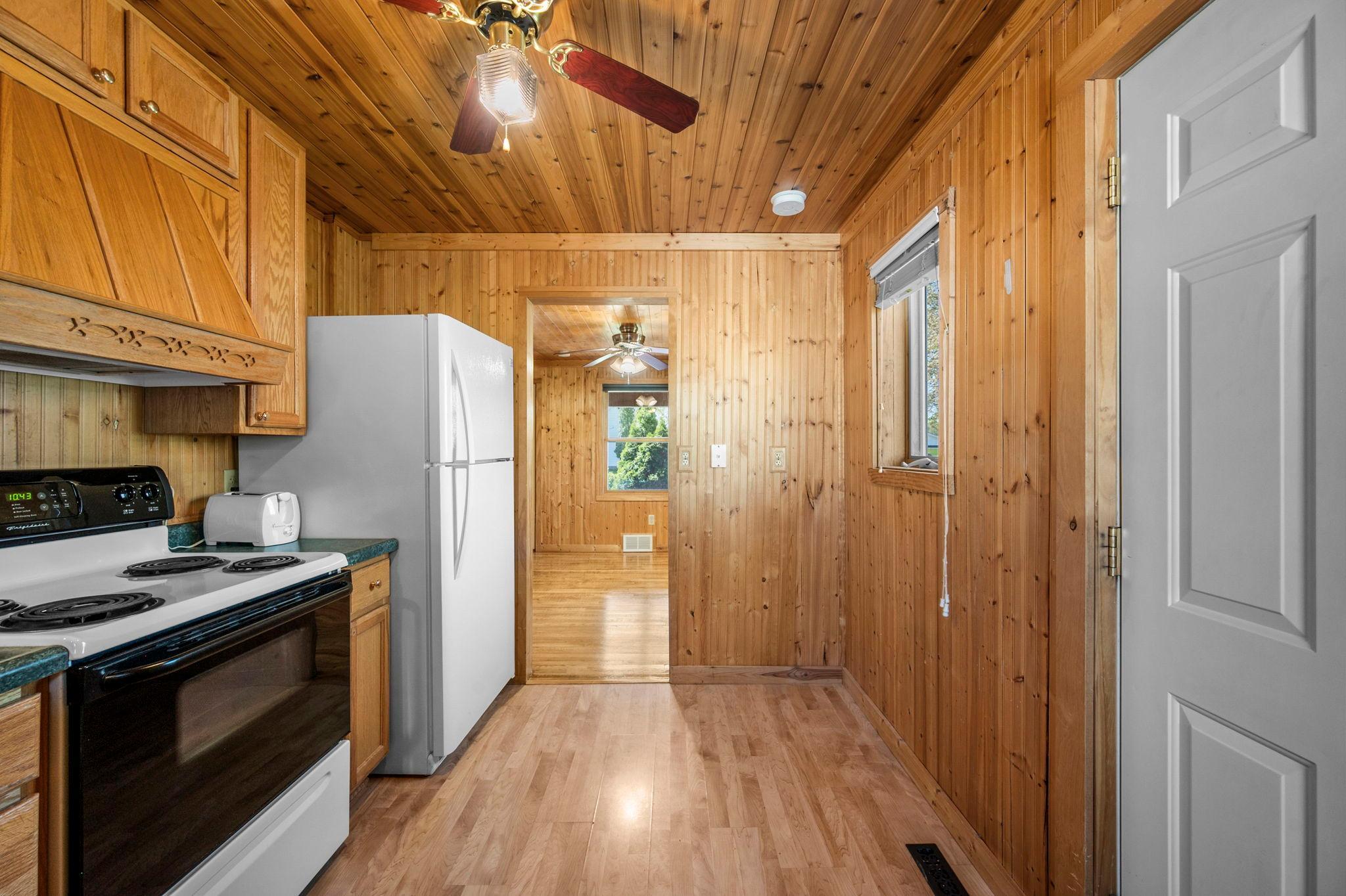 212 4th Avenue NE