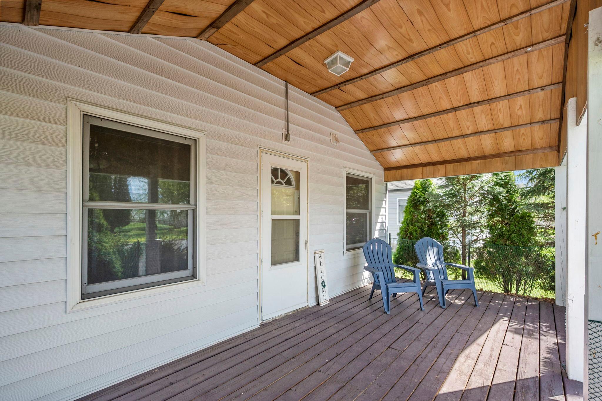 212 4th Avenue NE