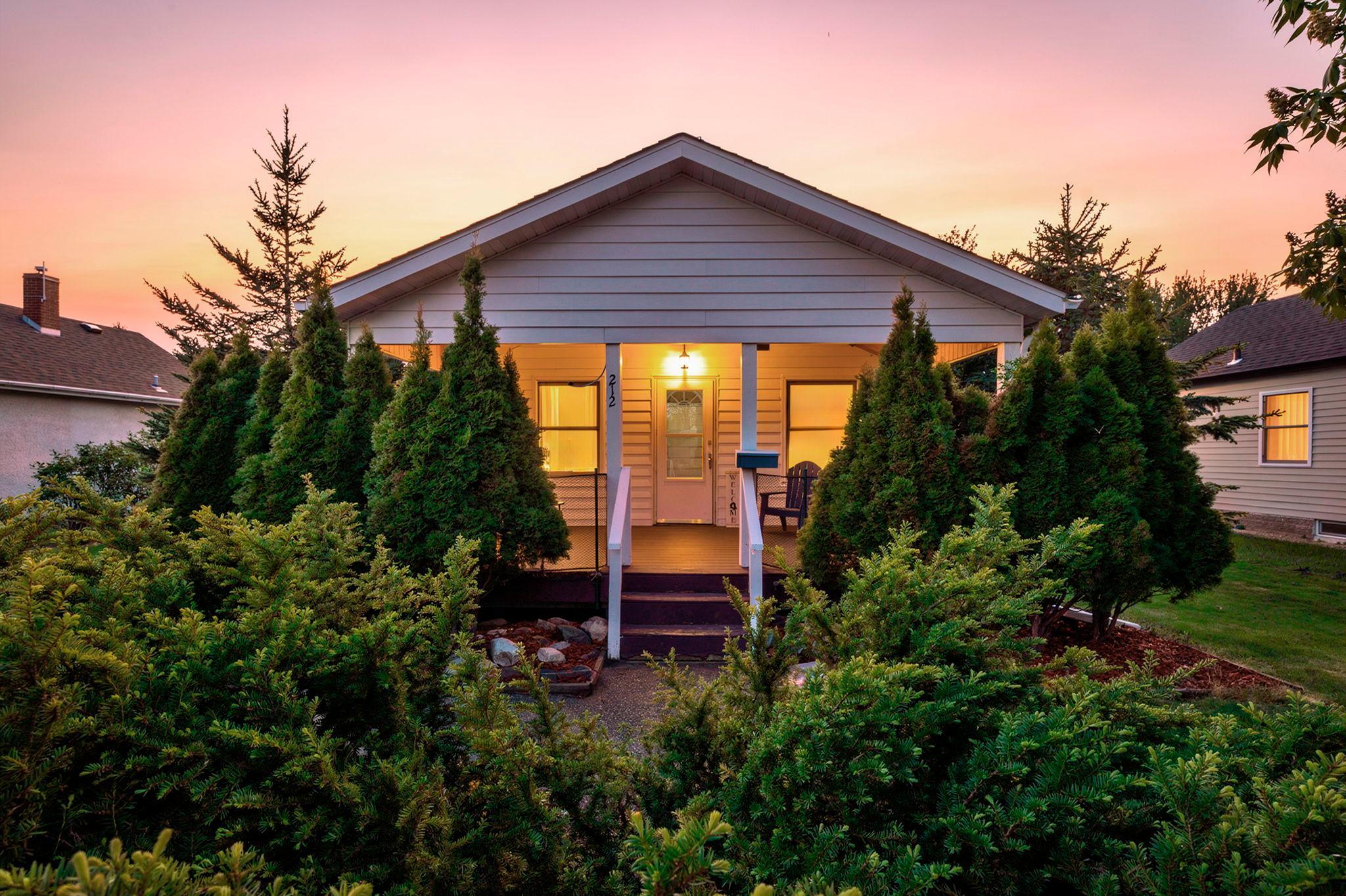212 4th Avenue NE