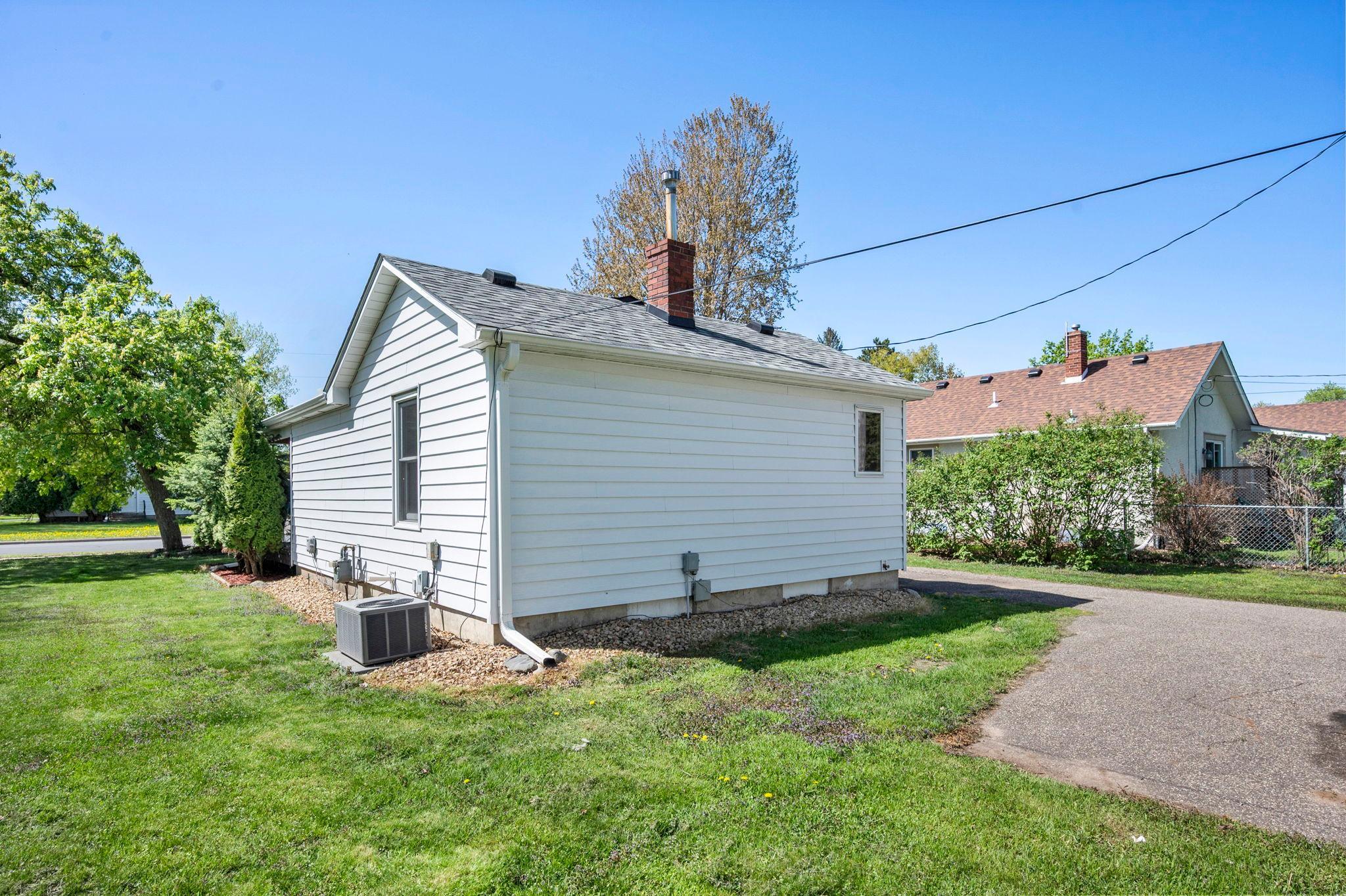 212 4th Avenue NE