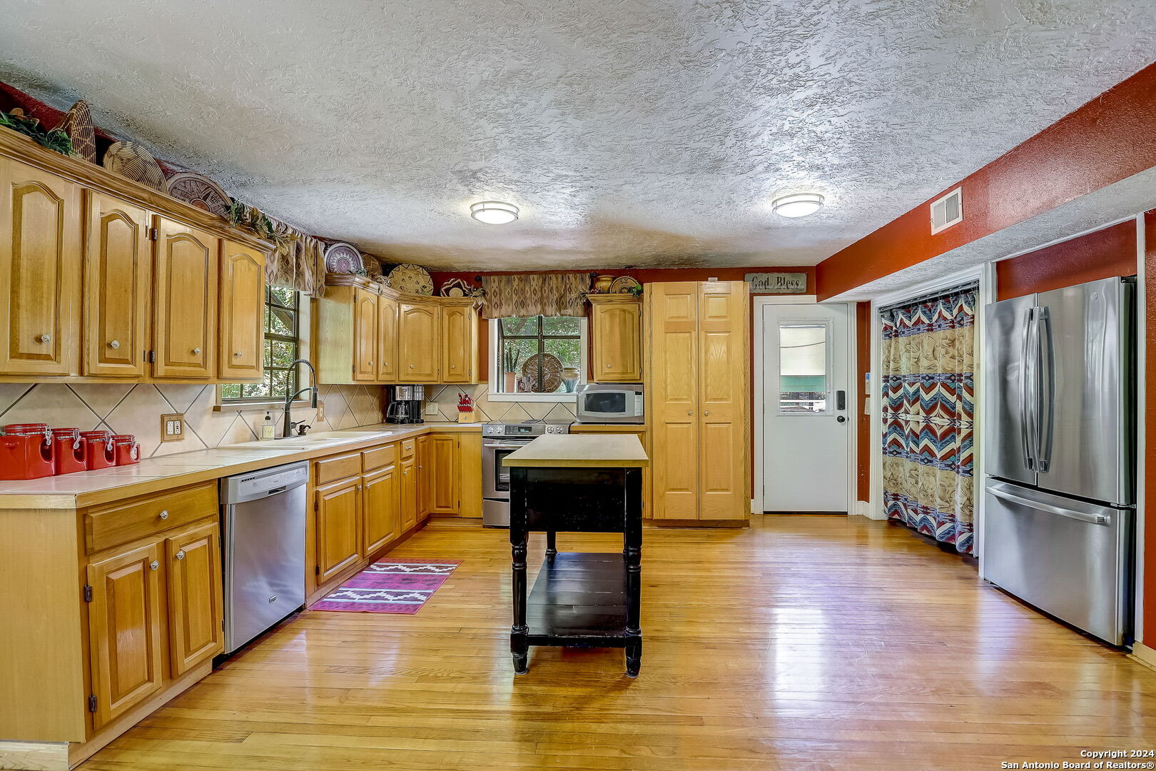 1806 PONDEROSA DR