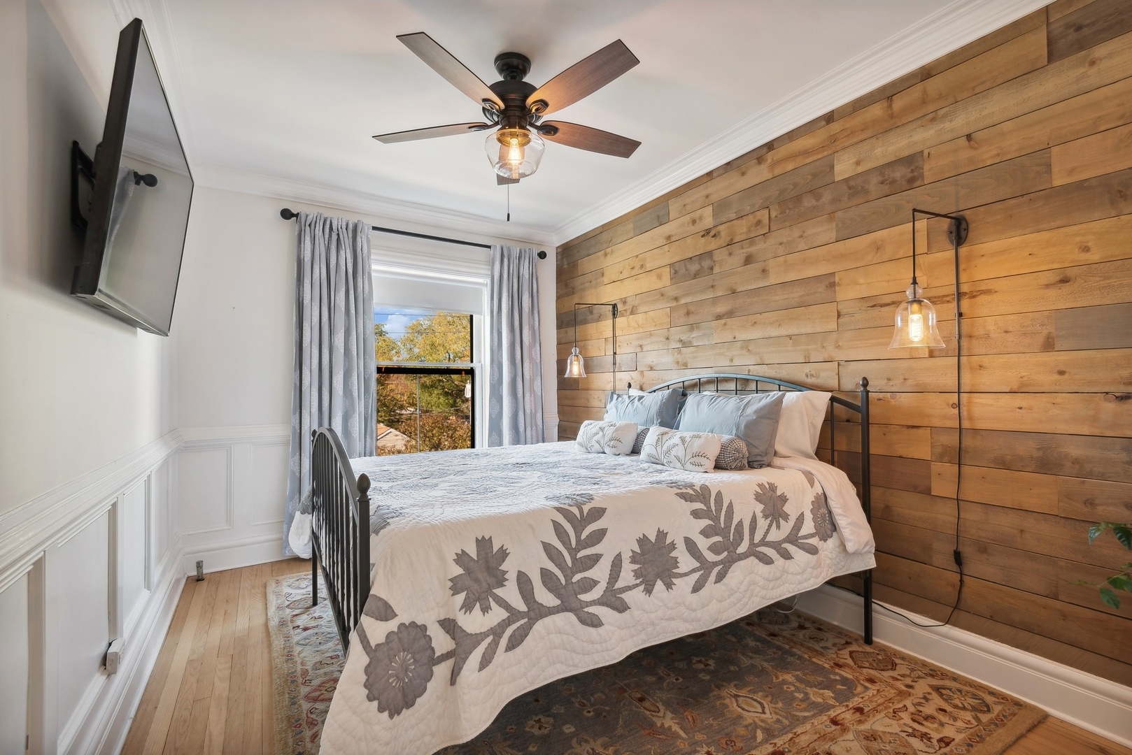 360 Ridge Avenue Unit: 10-2