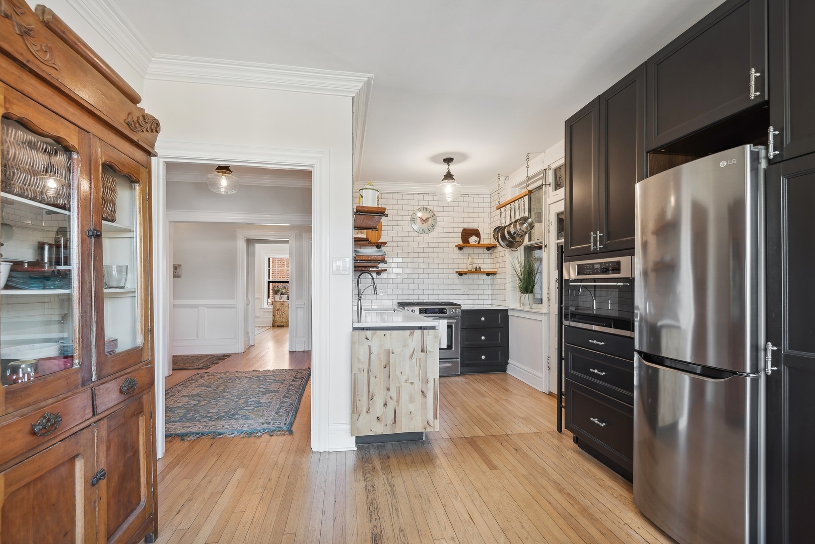 360 Ridge Avenue Unit: 10-2