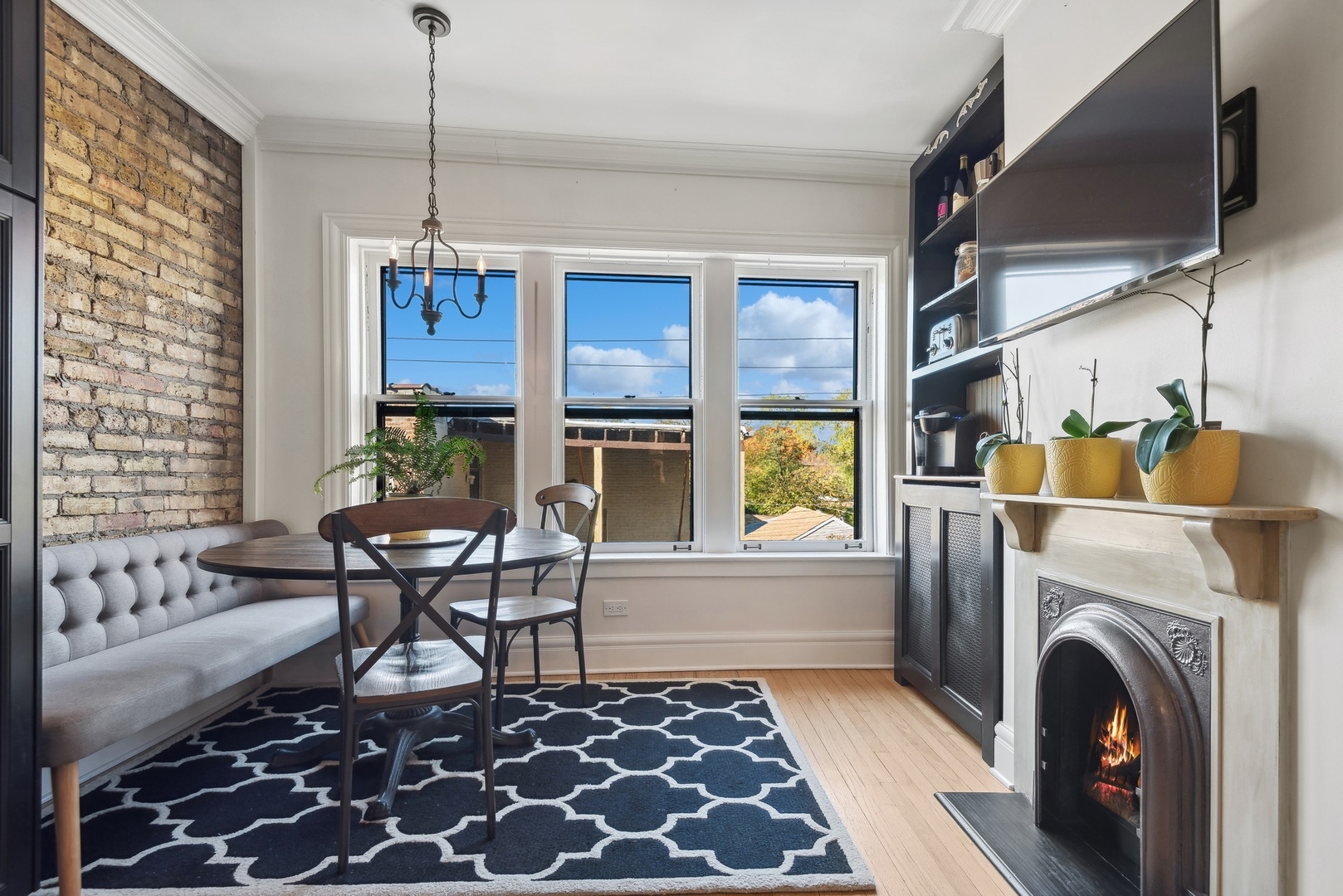 360 Ridge Avenue Unit: 10-2