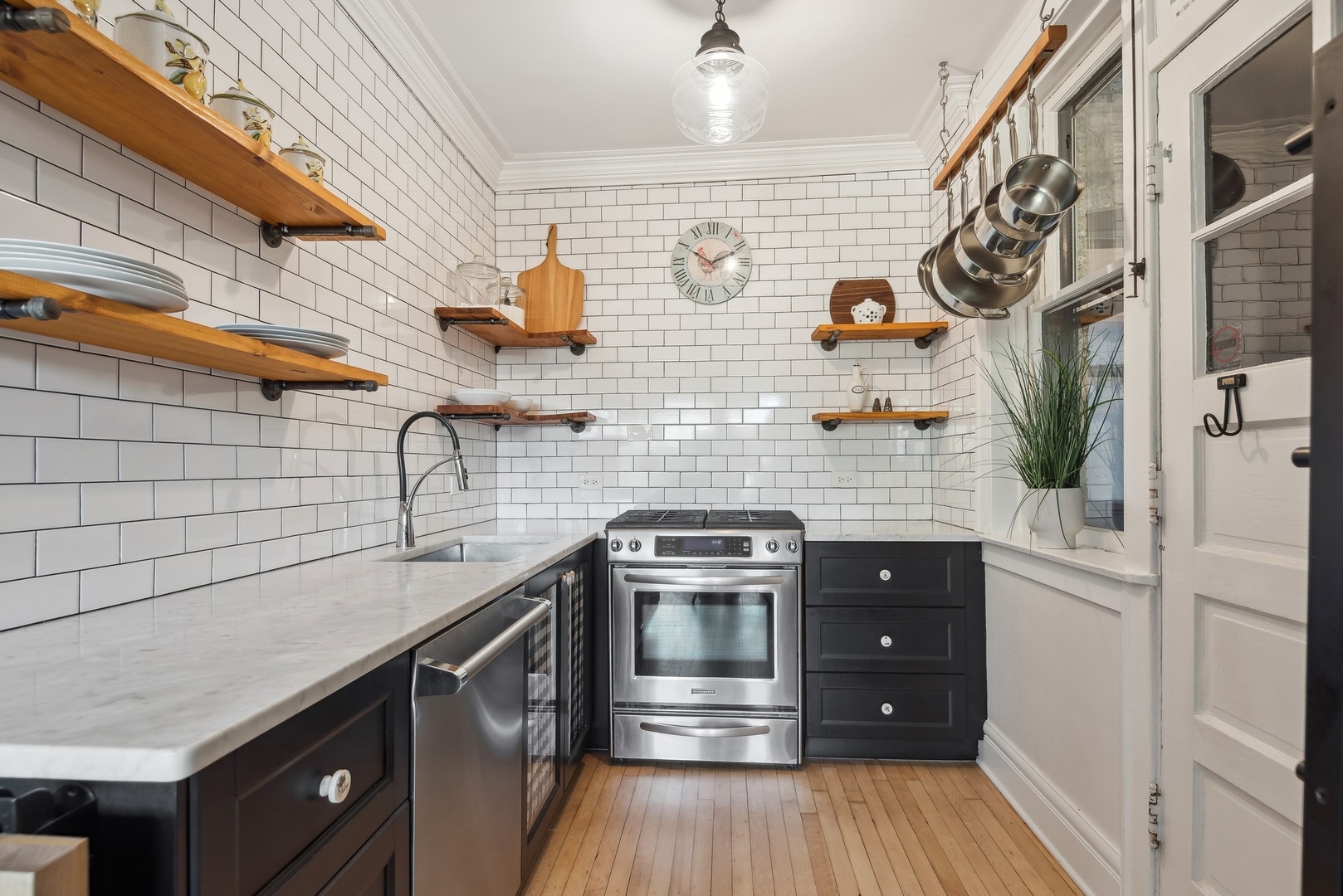 360 Ridge Avenue Unit: 10-2