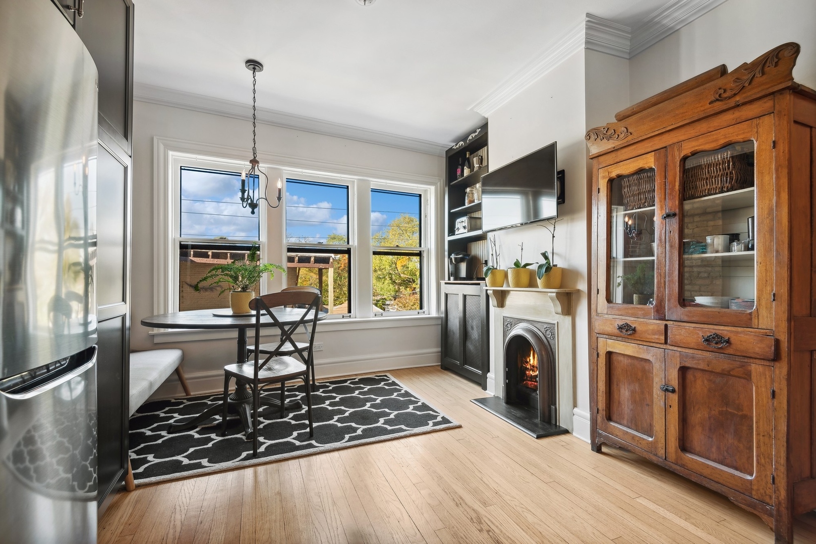 360 Ridge Avenue Unit: 10-2