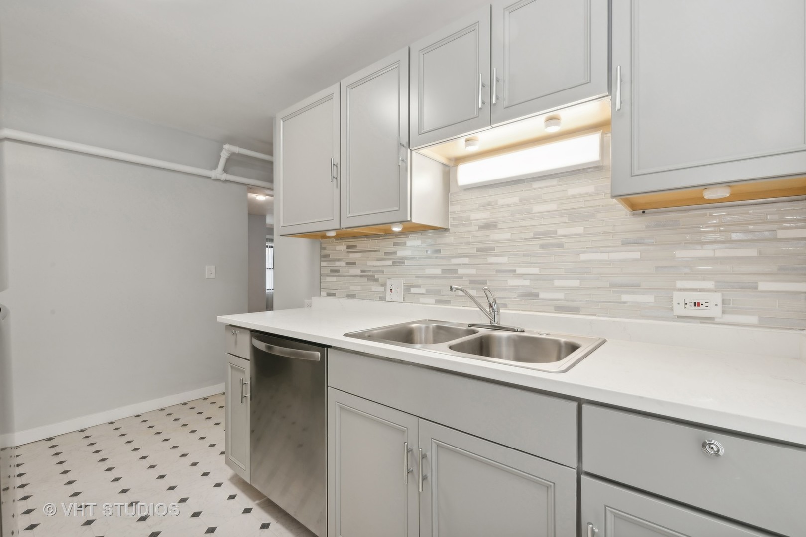 1052 W Catalpa Avenue Unit: G