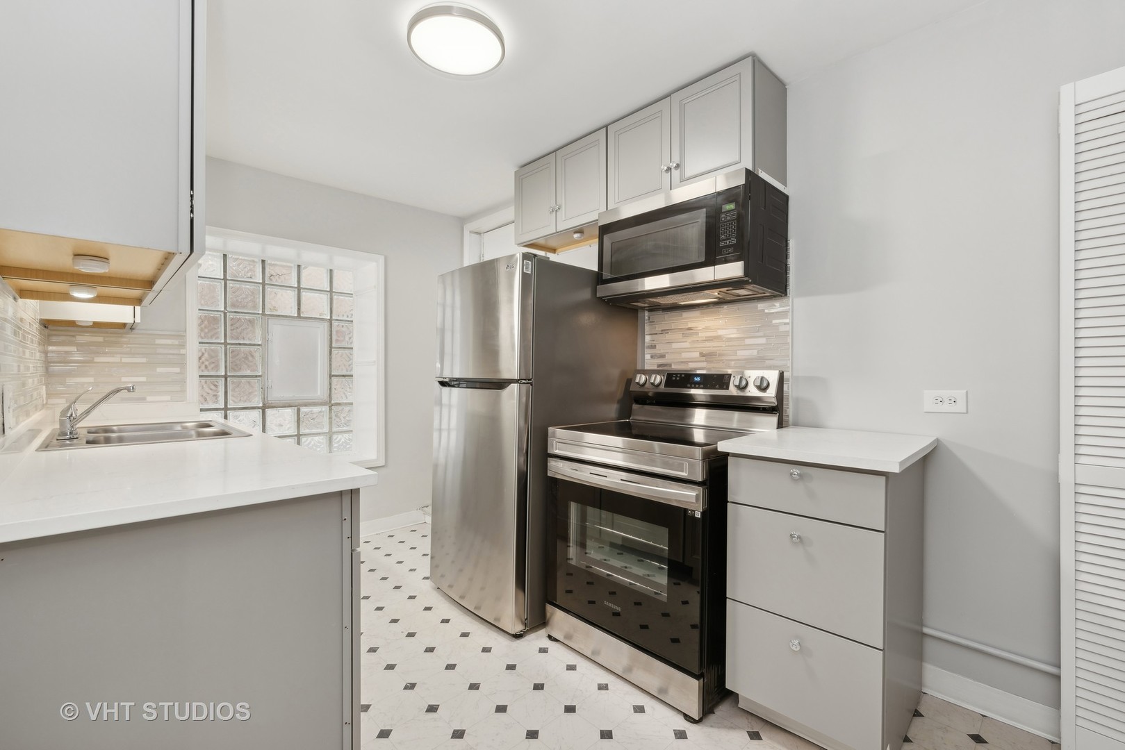 1052 W Catalpa Avenue Unit: G