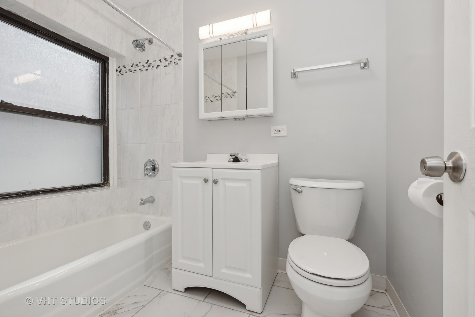 1052 W Catalpa Avenue Unit: G