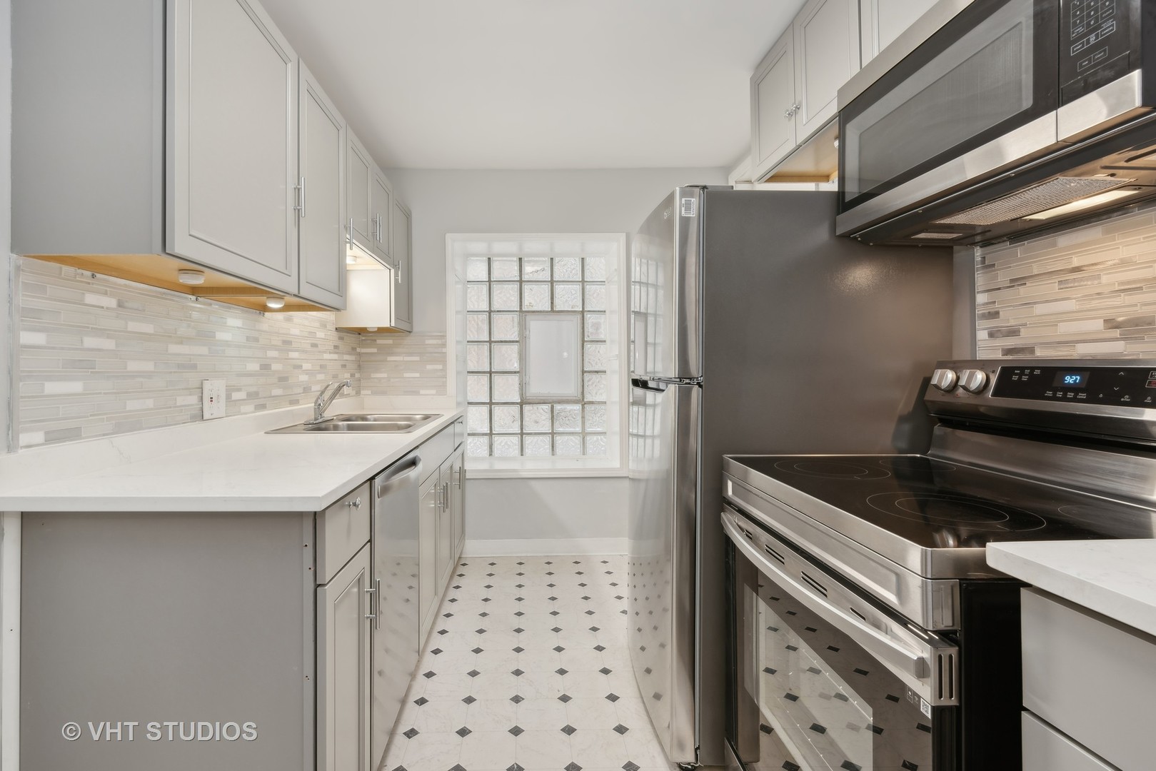 1052 W Catalpa Avenue Unit: G