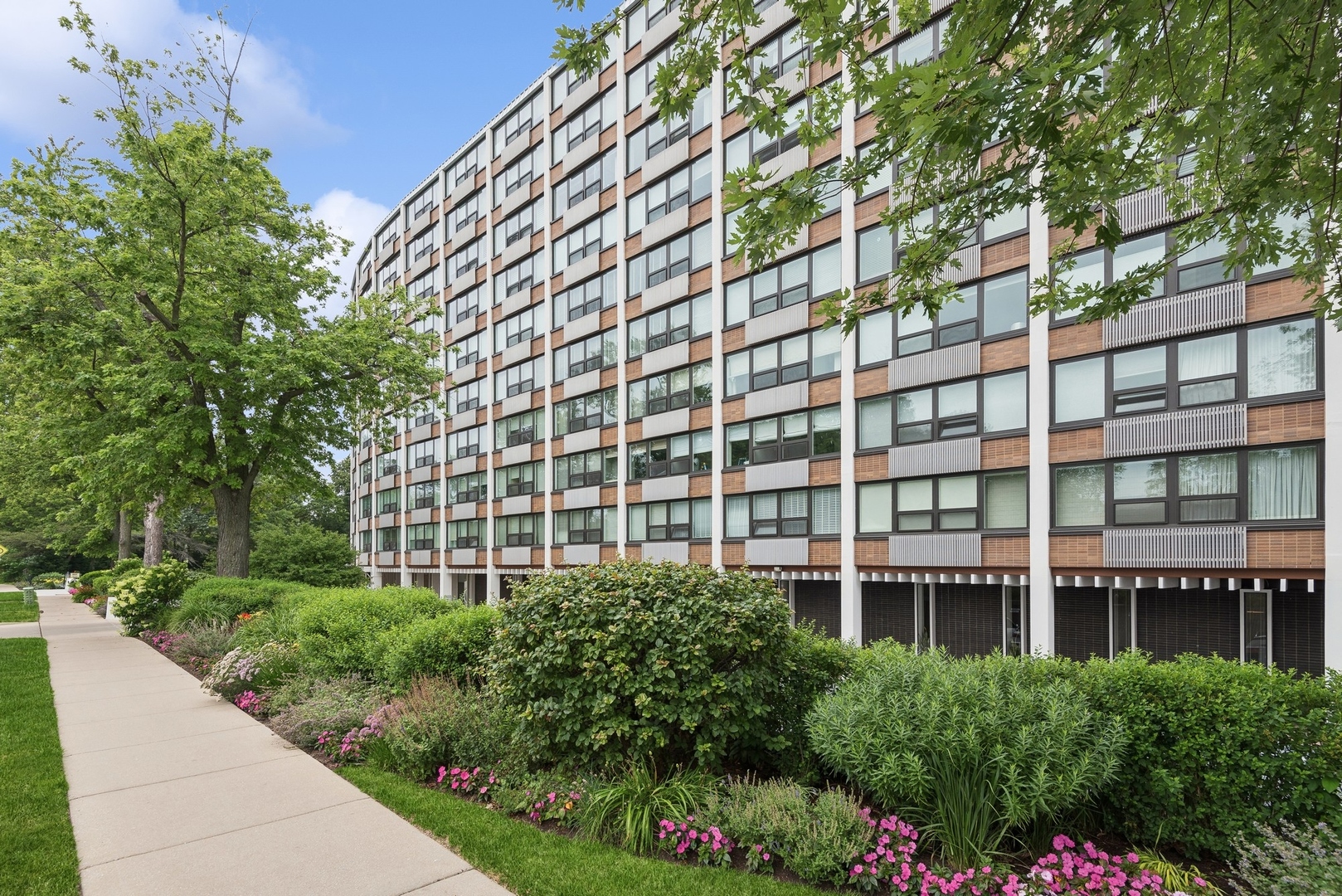 1630 SHERIDAN Road Unit: 10L